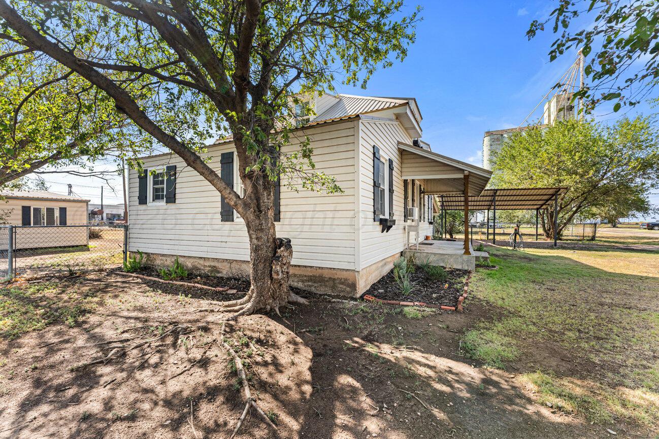 98 Newcome Property Photo 37