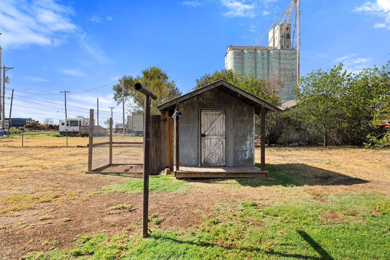 98 Newcome Property Photo 39