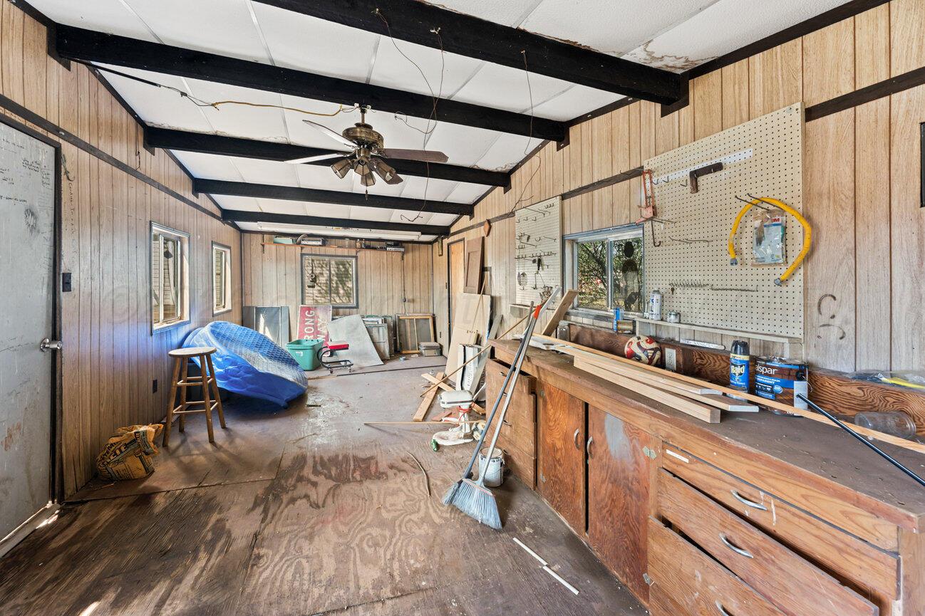 98 Newcome Property Photo 43