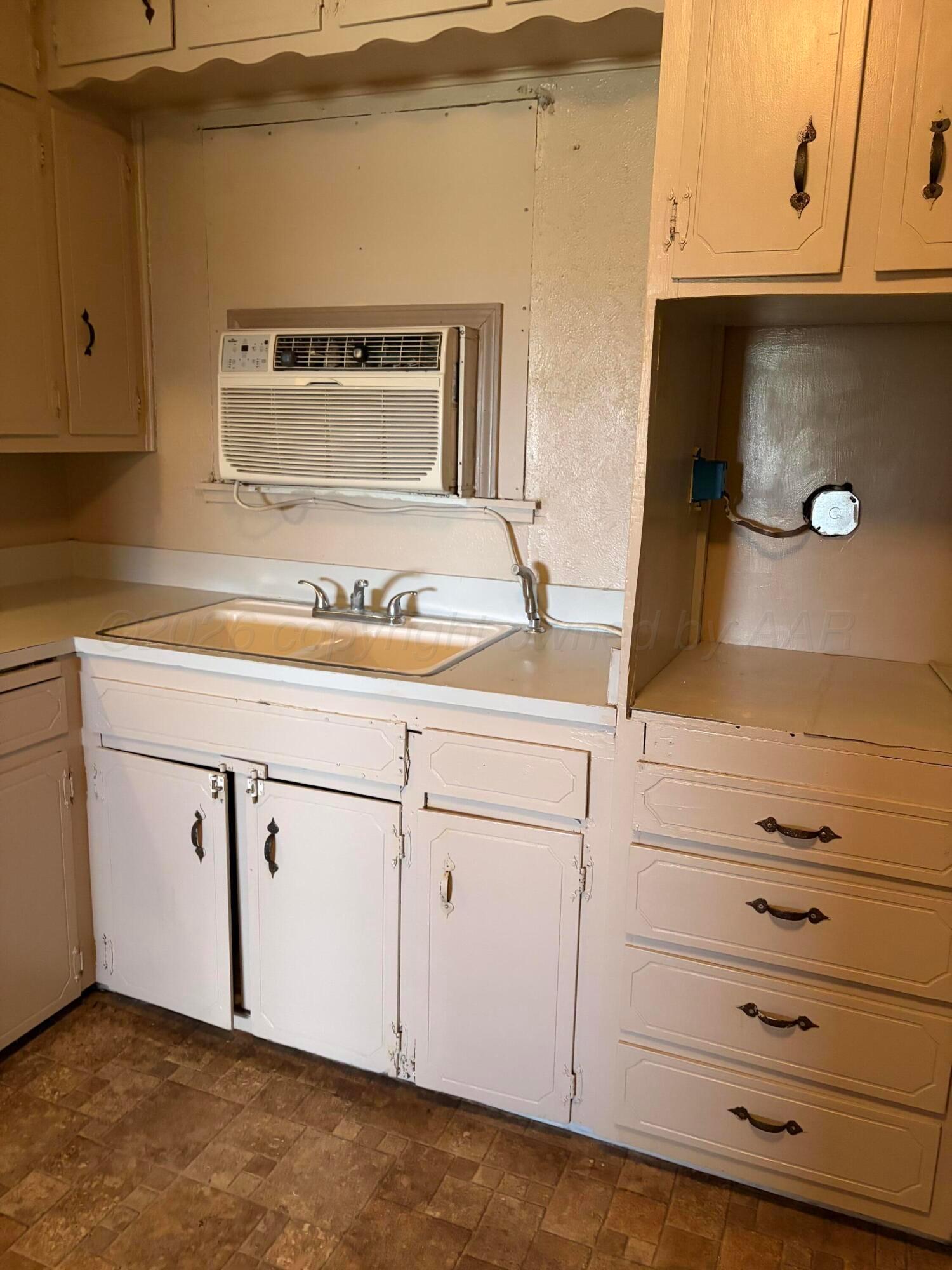700 S Mcgee, 205 Street Property Photo 3