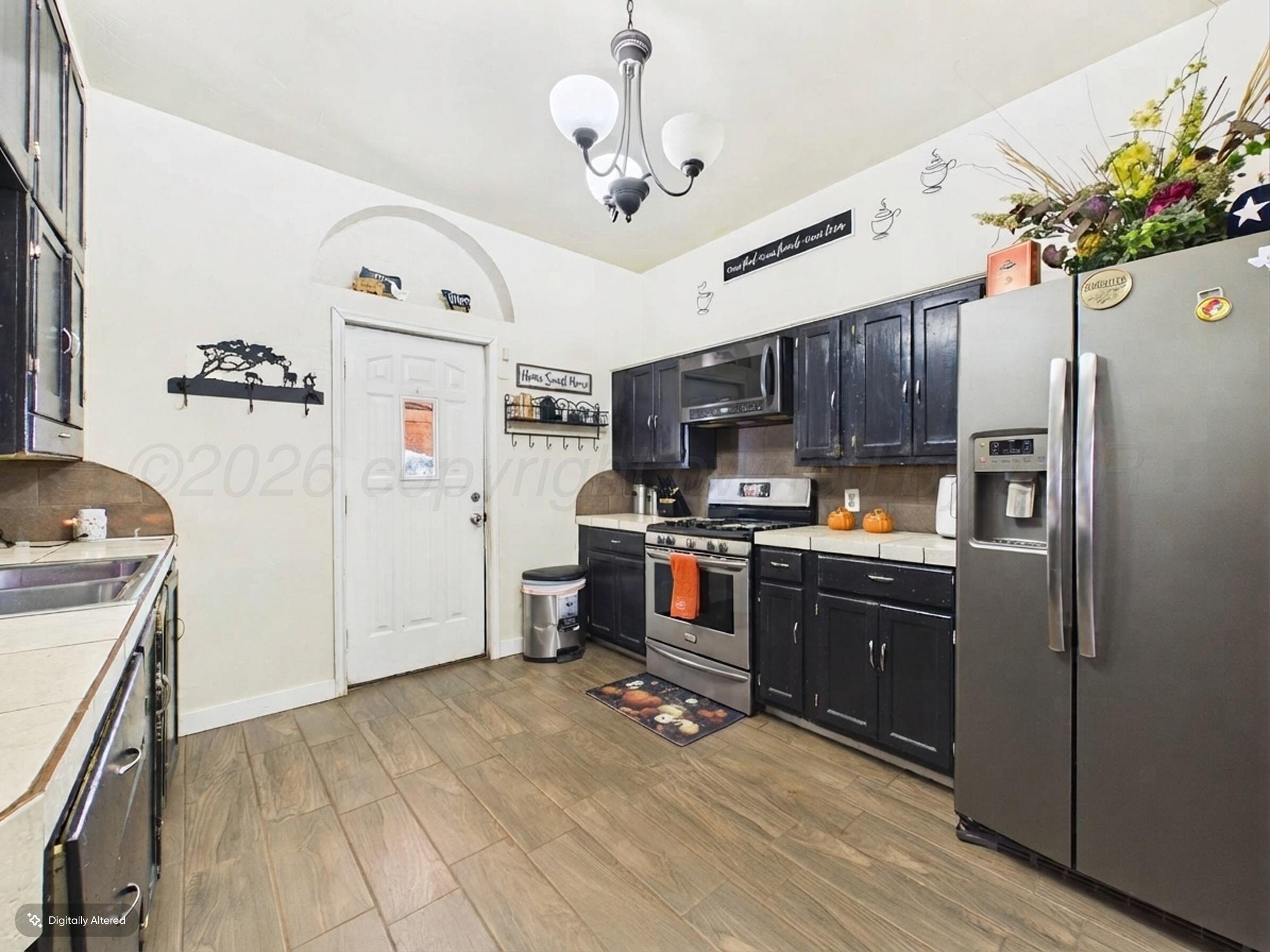 1005 E Francis Avenue Property Photo 4
