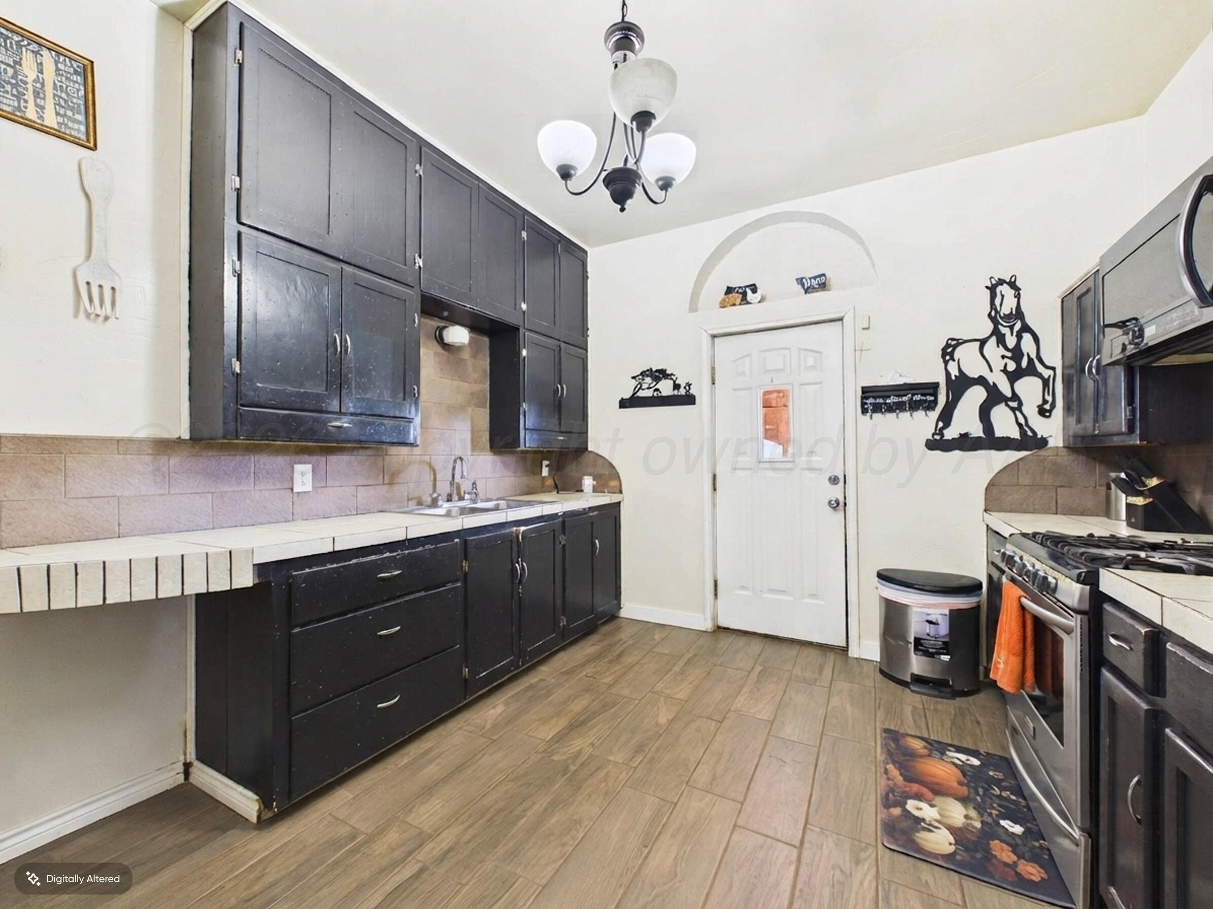 1005 E Francis Avenue Property Photo 5