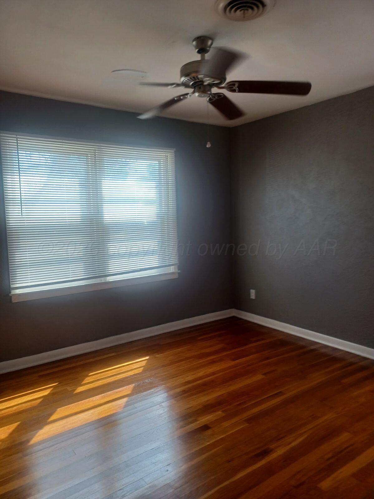 4306 S Ong Street Property Photo 4