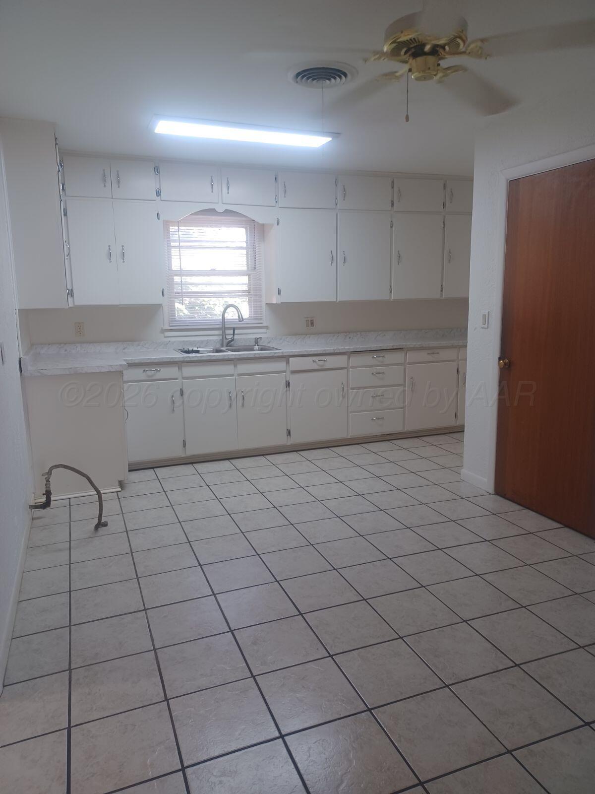 4306 S Ong Street Property Photo 9