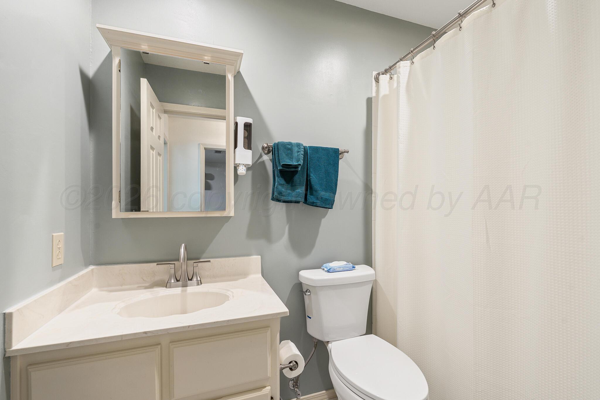 6704 Admiral Court Property Photo 9