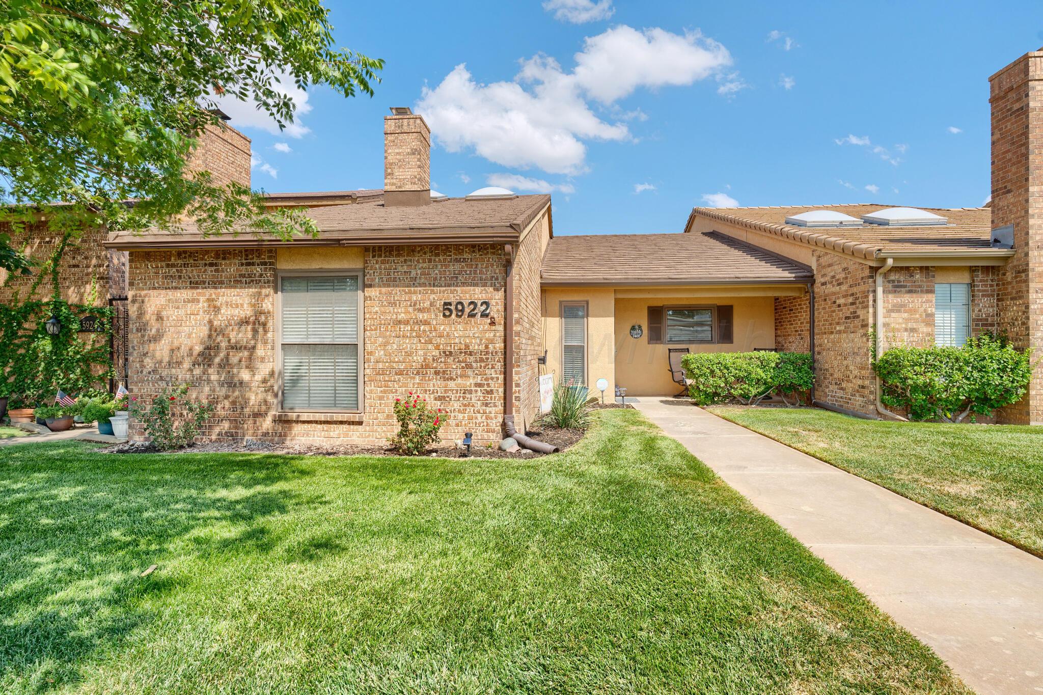 5922 Amberwood Lane Property Photo 3