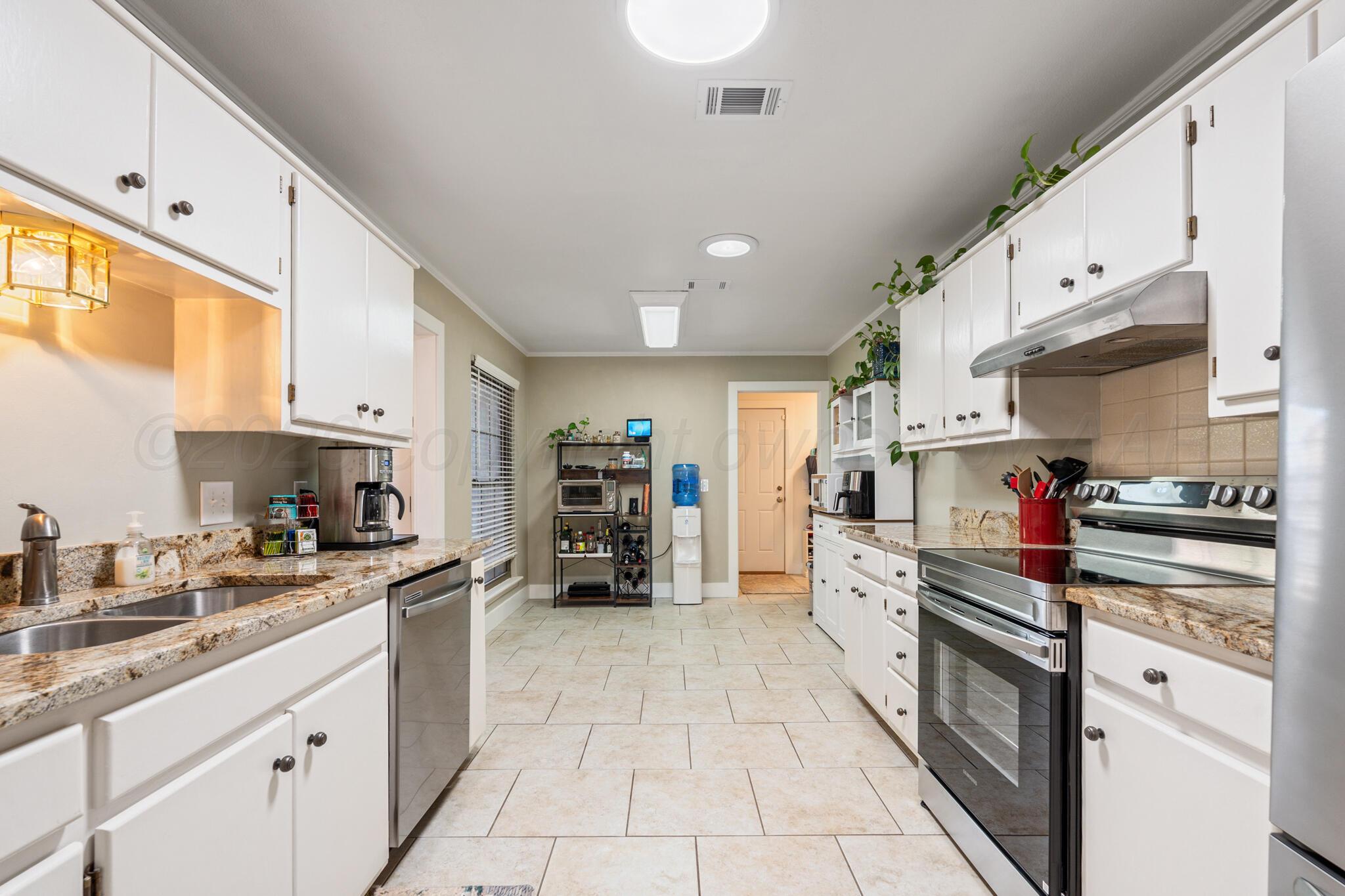 5922 Amberwood Lane Property Photo 13