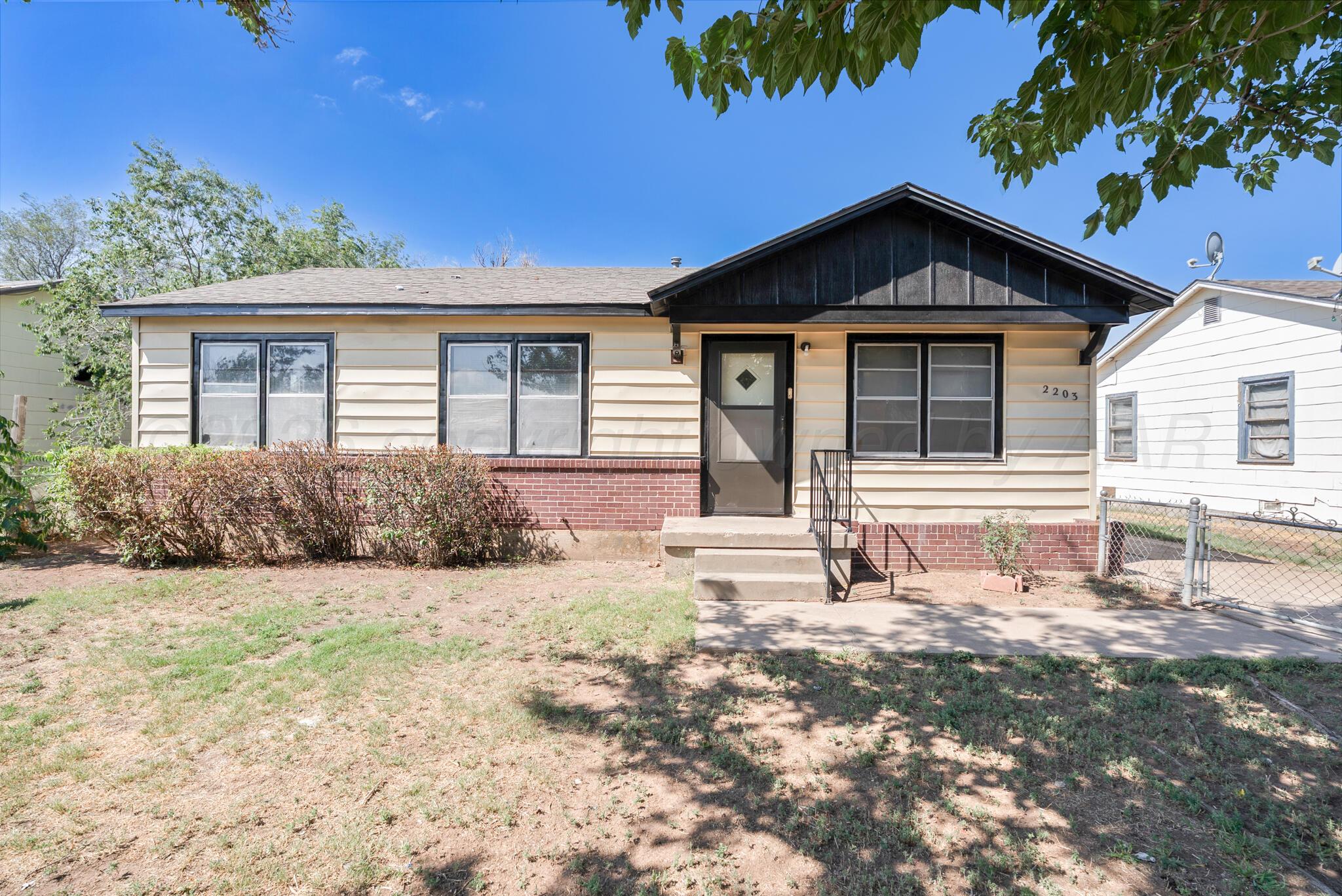 2203 N Woodland Street Property Photo 1