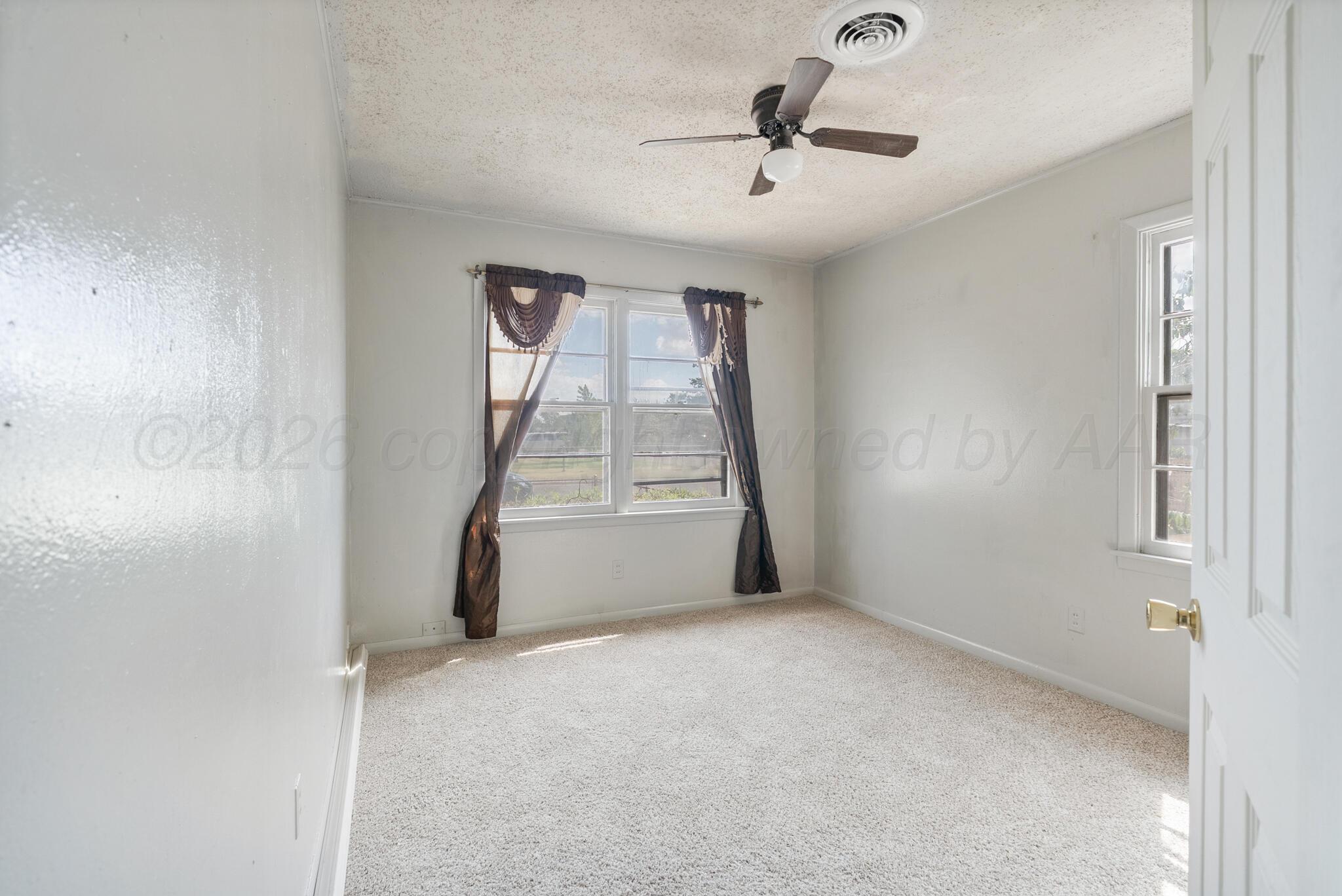 2203 N Woodland Street Property Photo 9