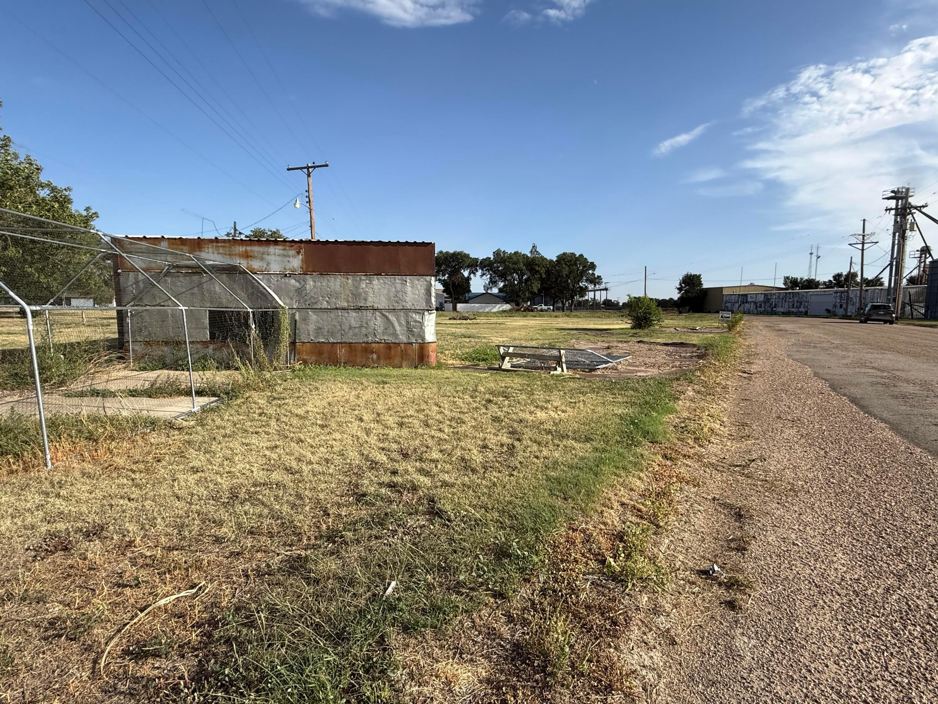 N Pine Street Property Photo 3
