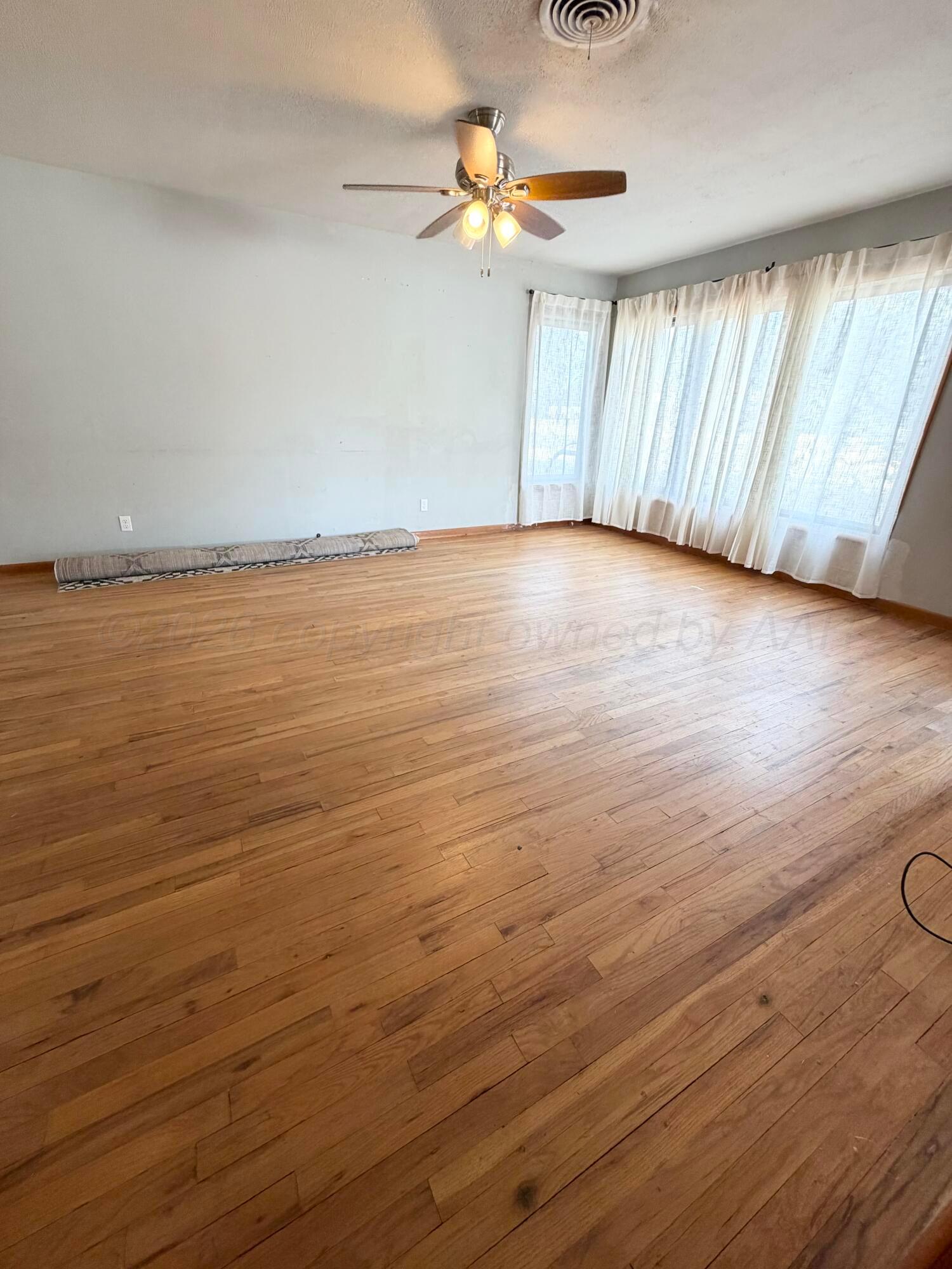 700 Avenue D Se Property Photo 6