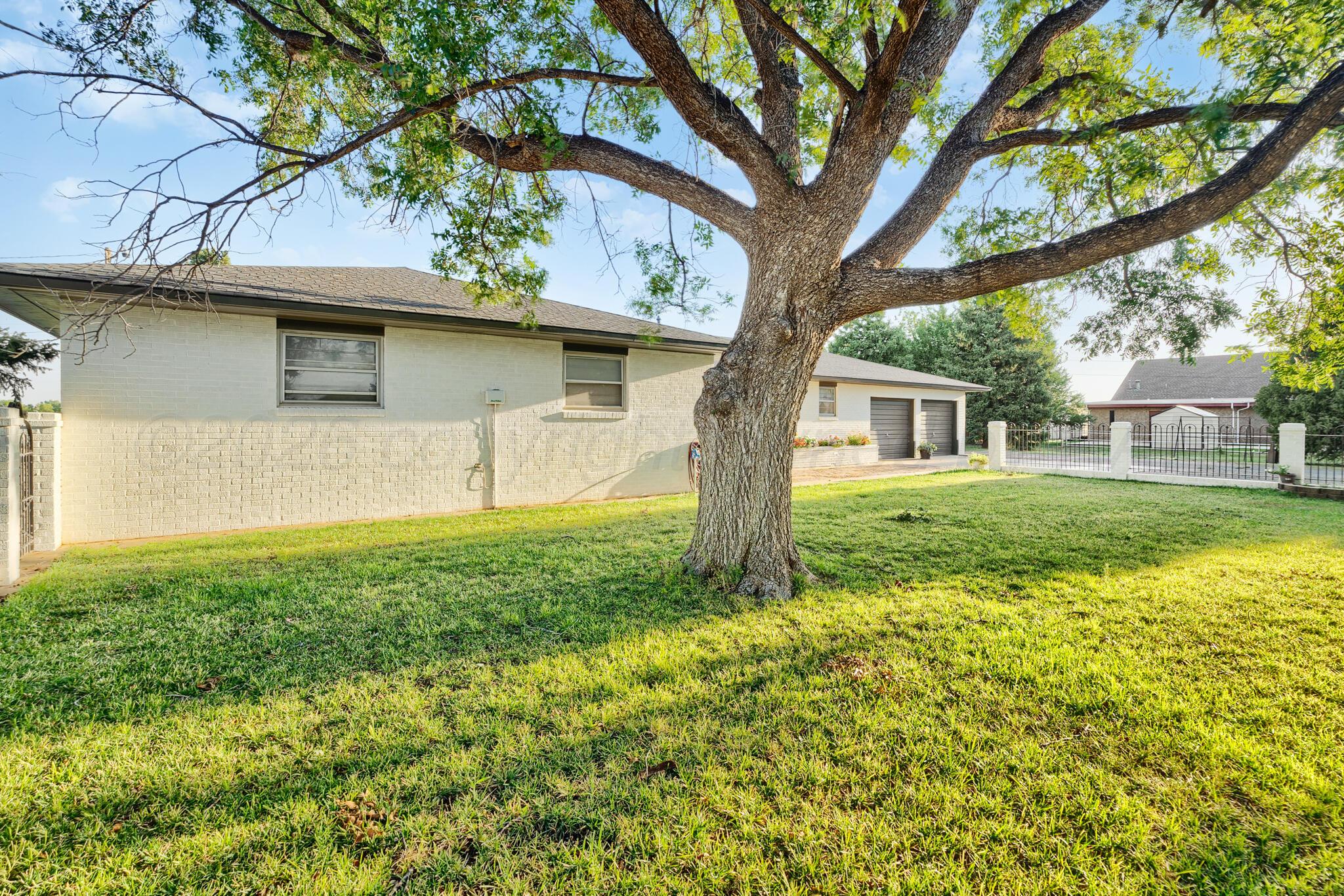 1309 E 16th Street Property Photo 3