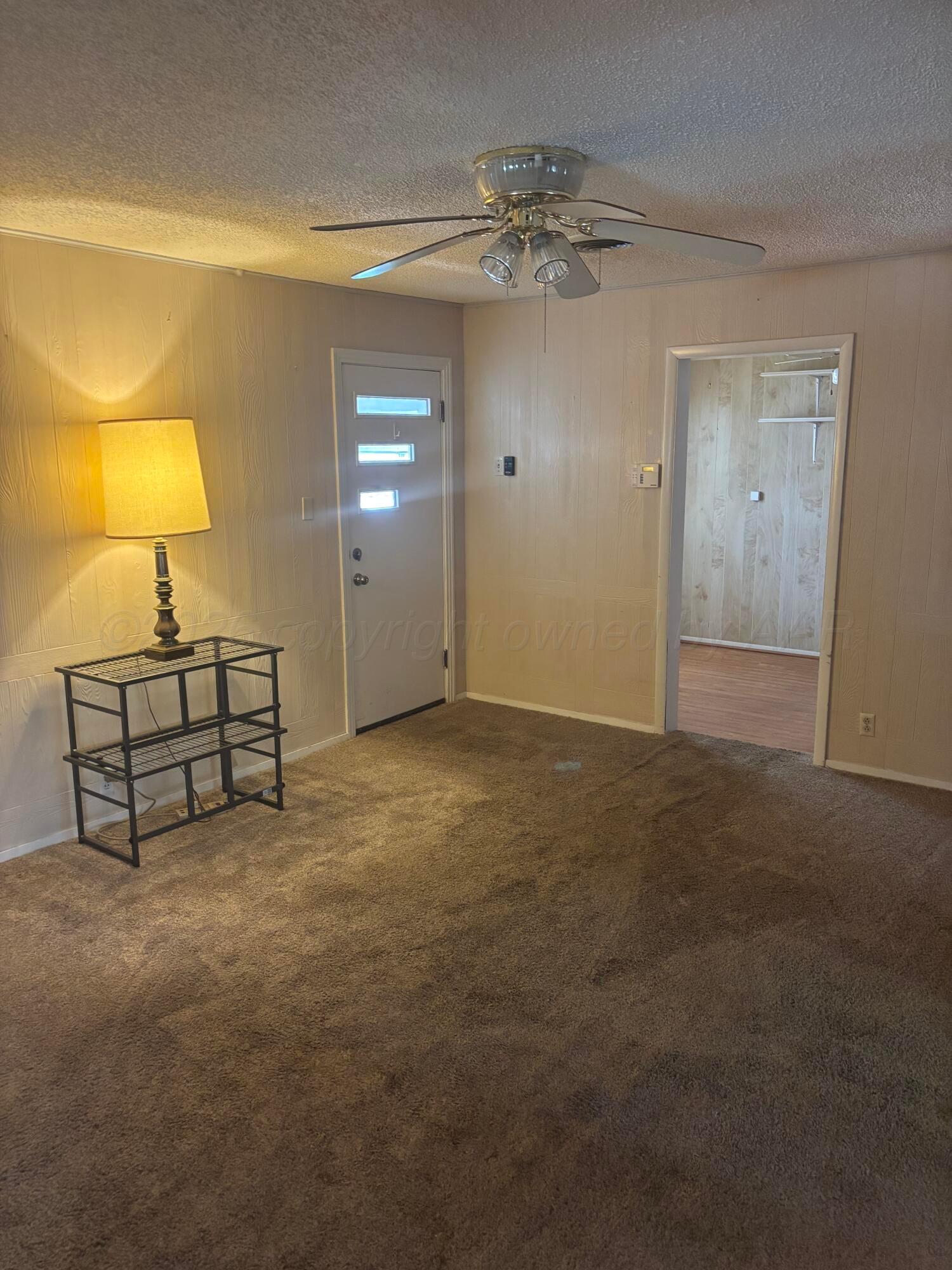 606 Ne Avenue C Property Photo 3