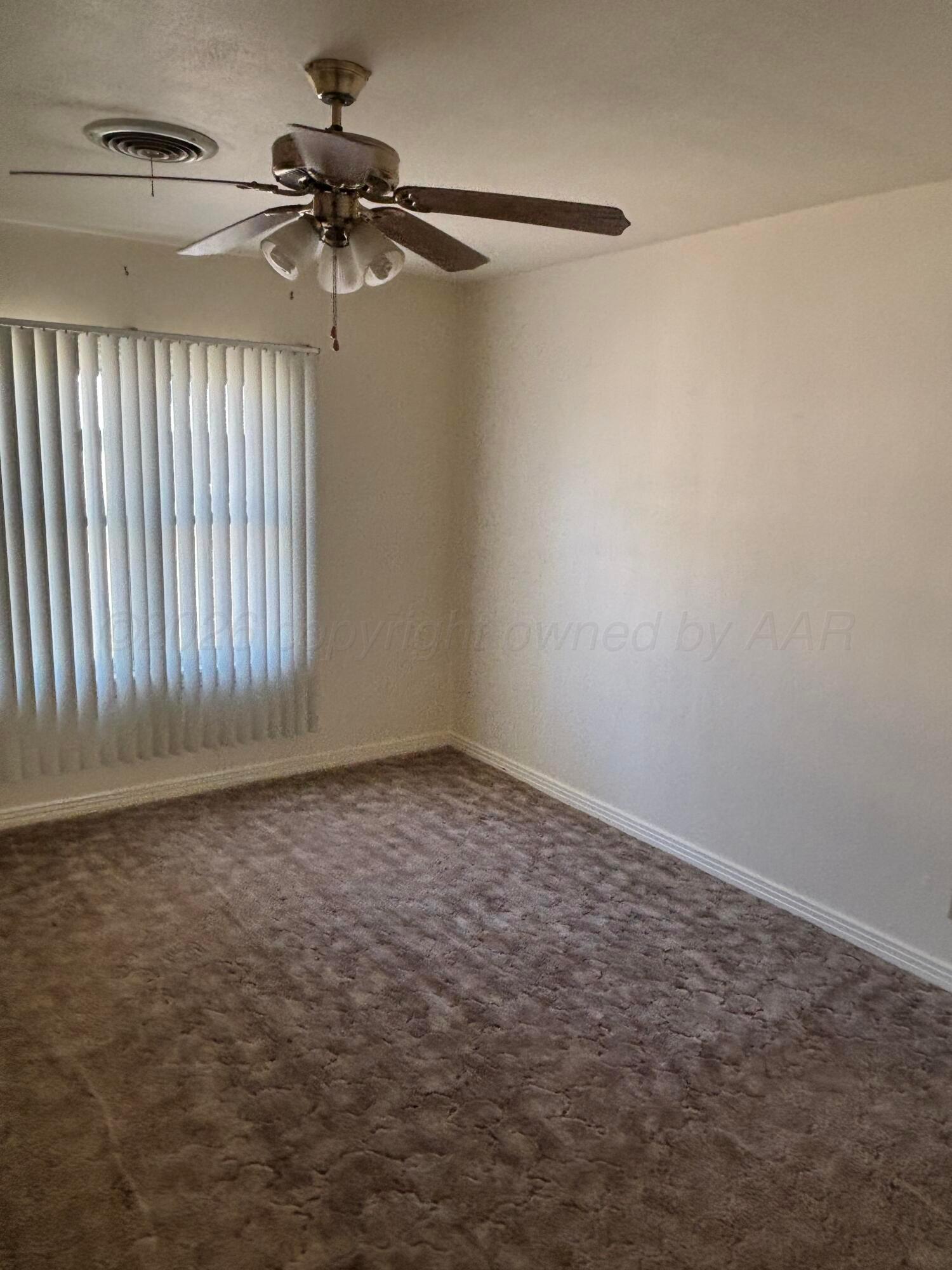 606 Ne Avenue C Property Photo 4