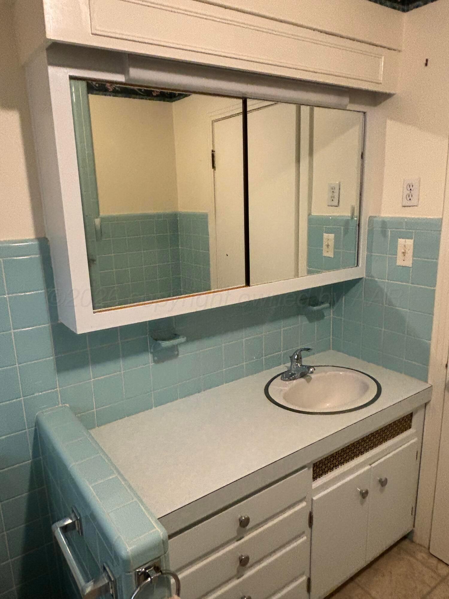 606 Ne Avenue C Property Photo 5