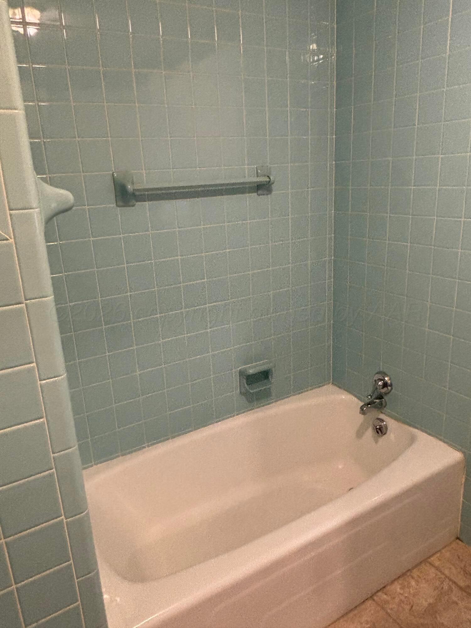 606 Ne Avenue C Property Photo 6