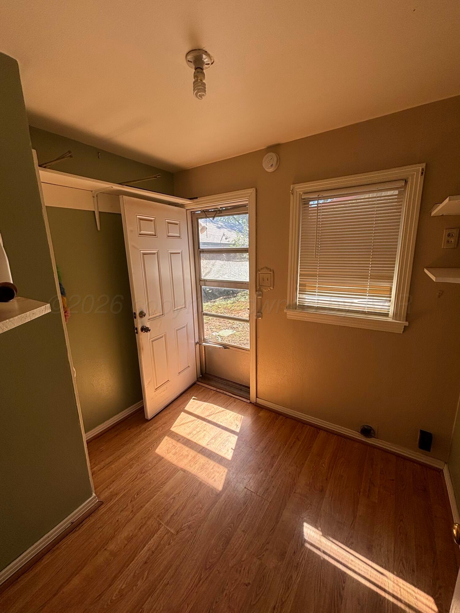 606 Ne Avenue C Property Photo 9