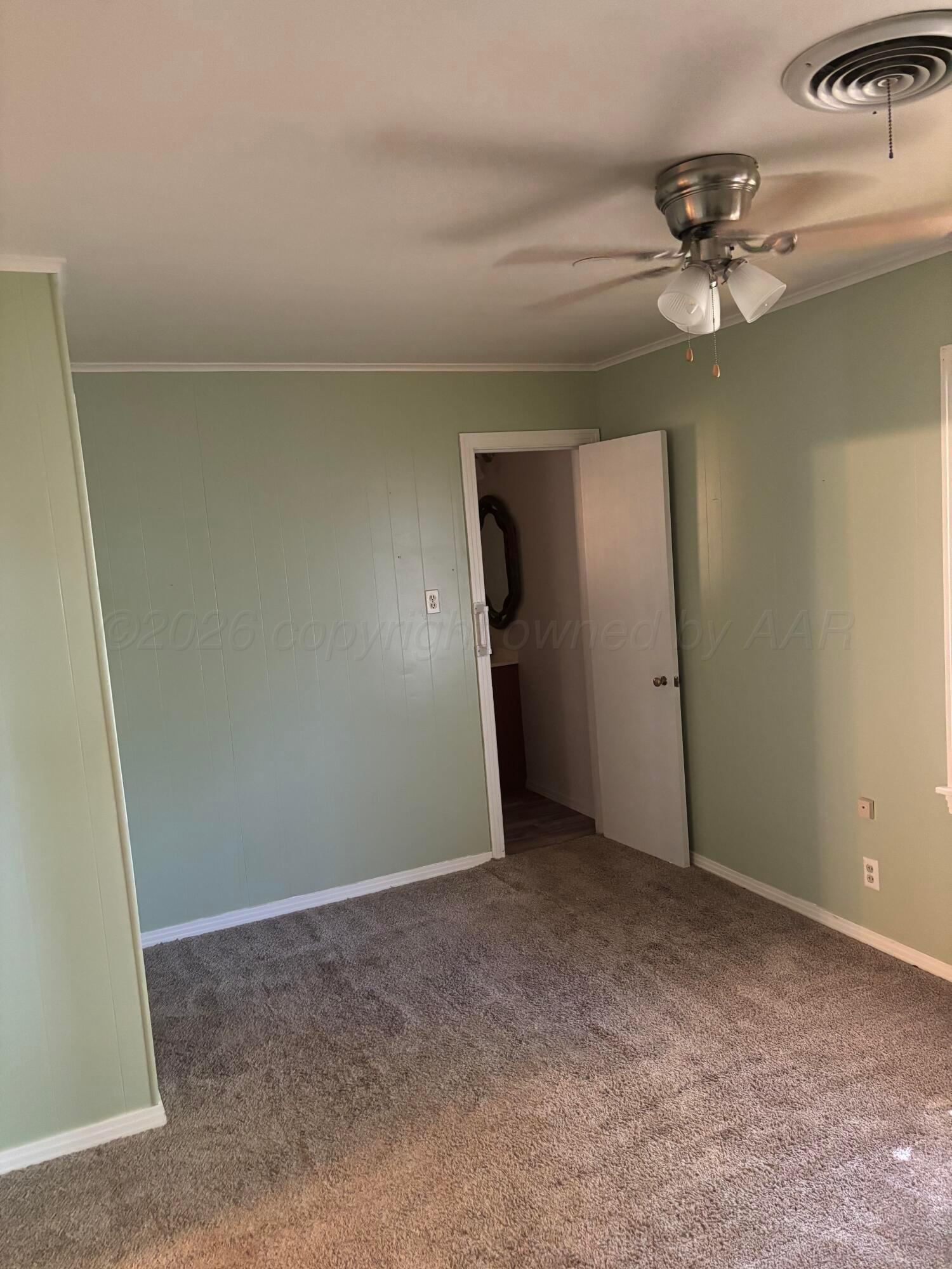 606 Ne Avenue C Property Photo 13