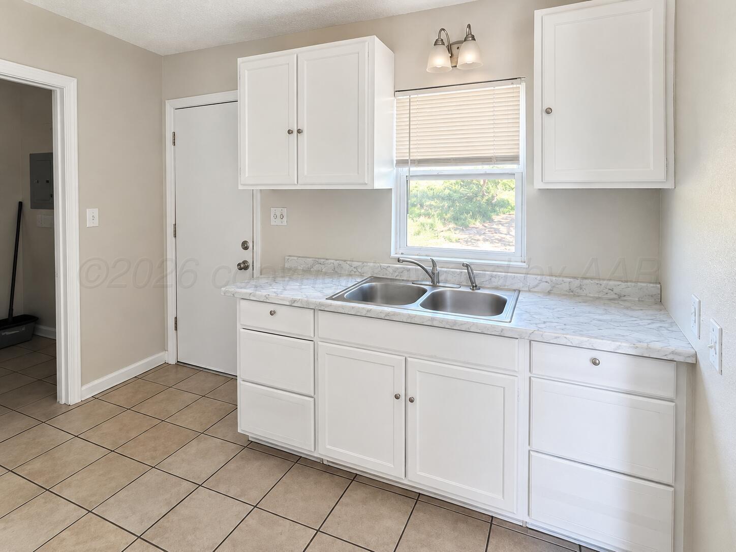 1808 Magnolia Property Photo 8