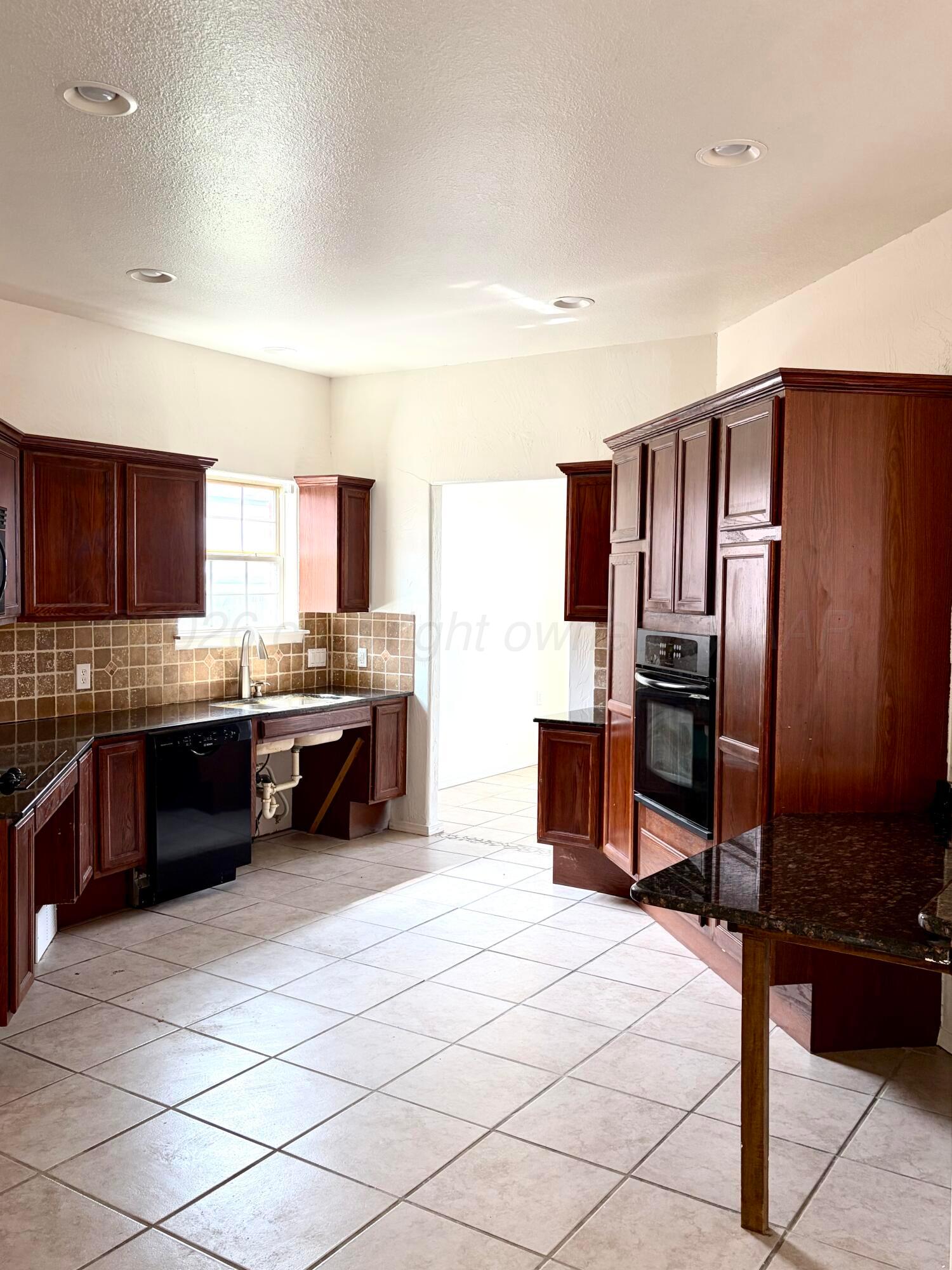 8509 Barstow Drive Property Photo 11