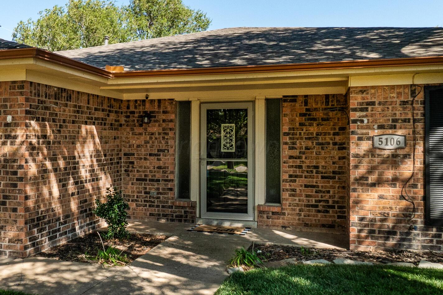 5106 Black Oak Drive Property Photo 3