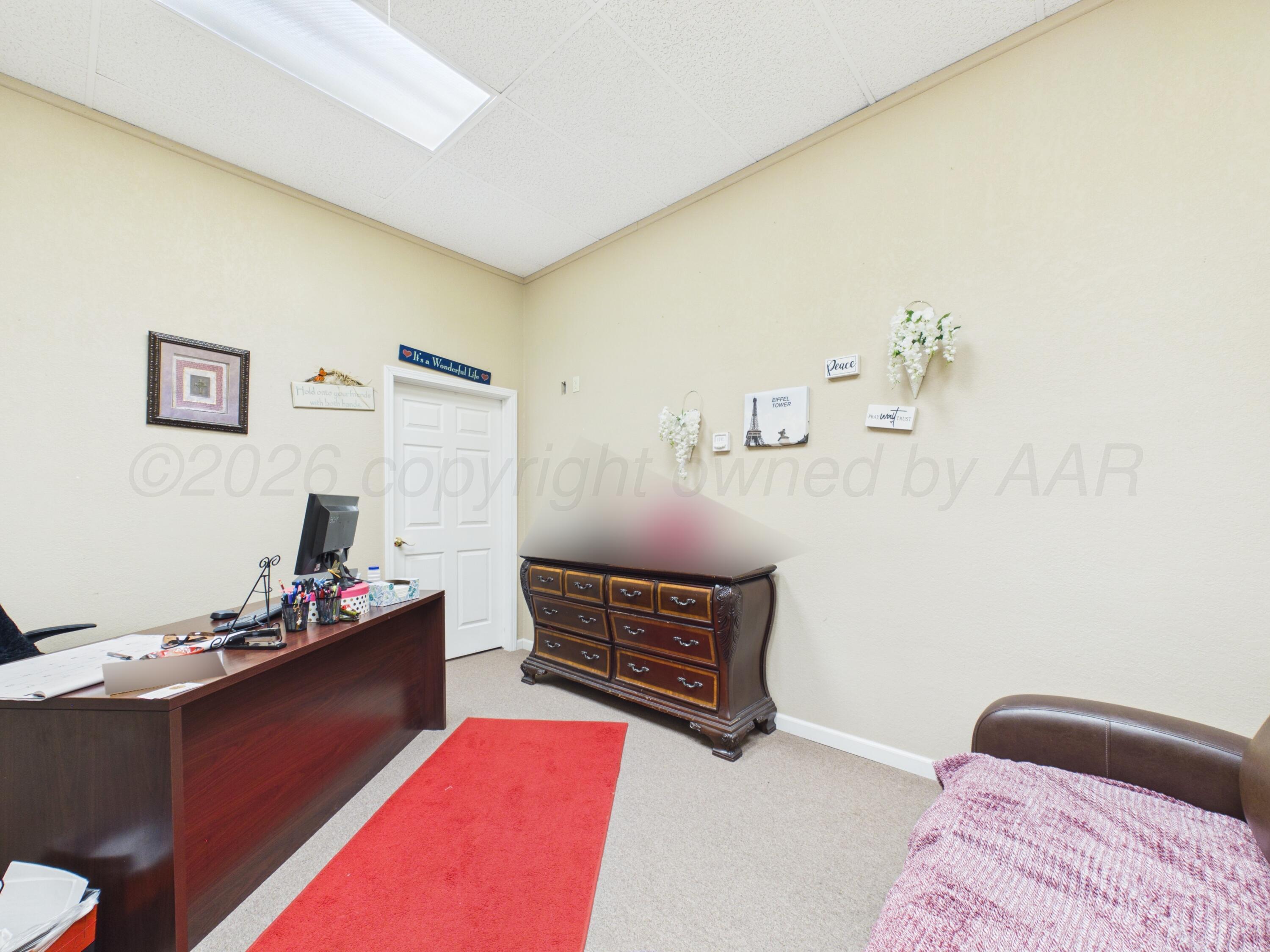 2217/2218 Perryton Parkway Property Photo 16