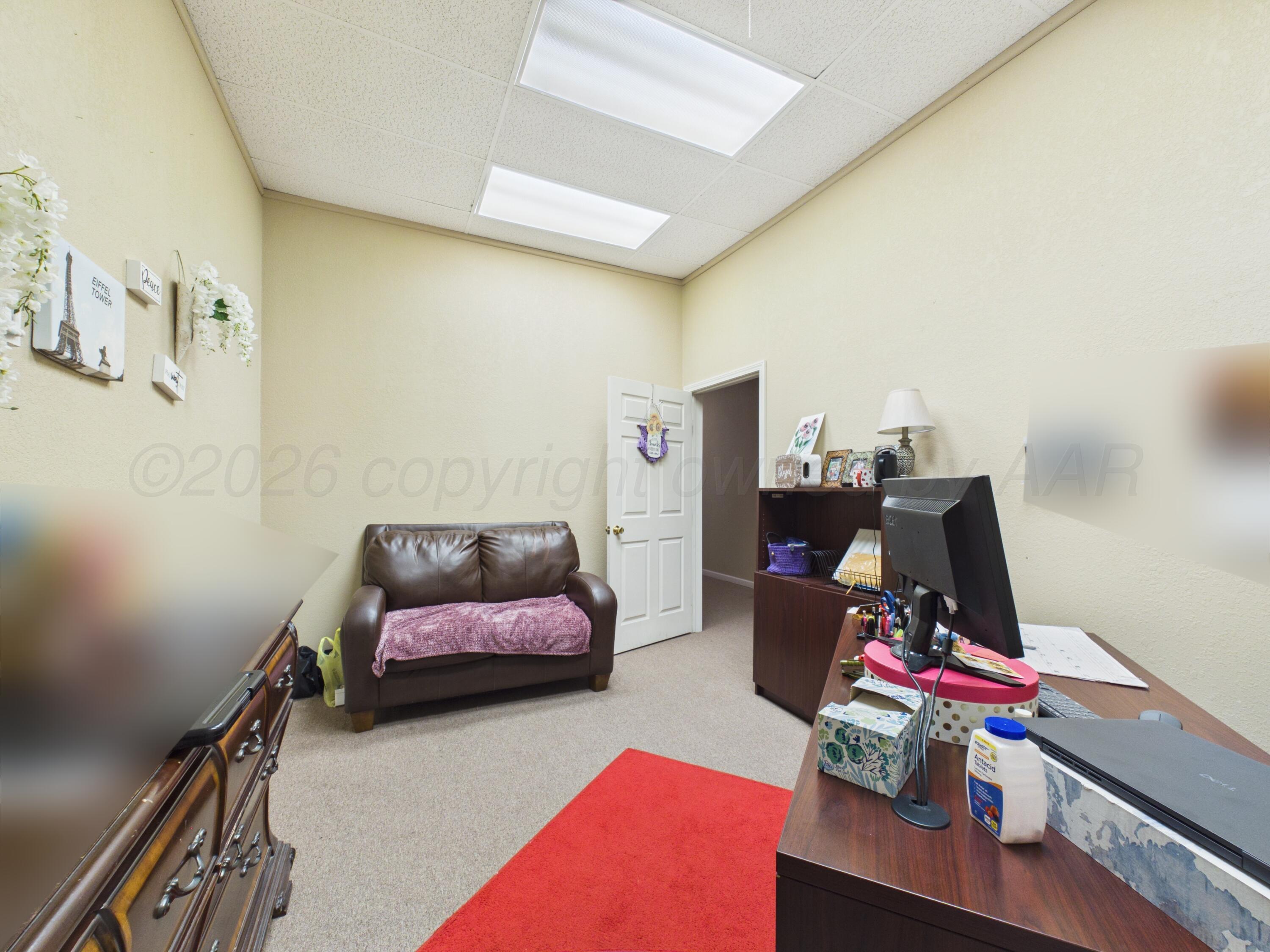 2217/2218 Perryton Parkway Property Photo 18