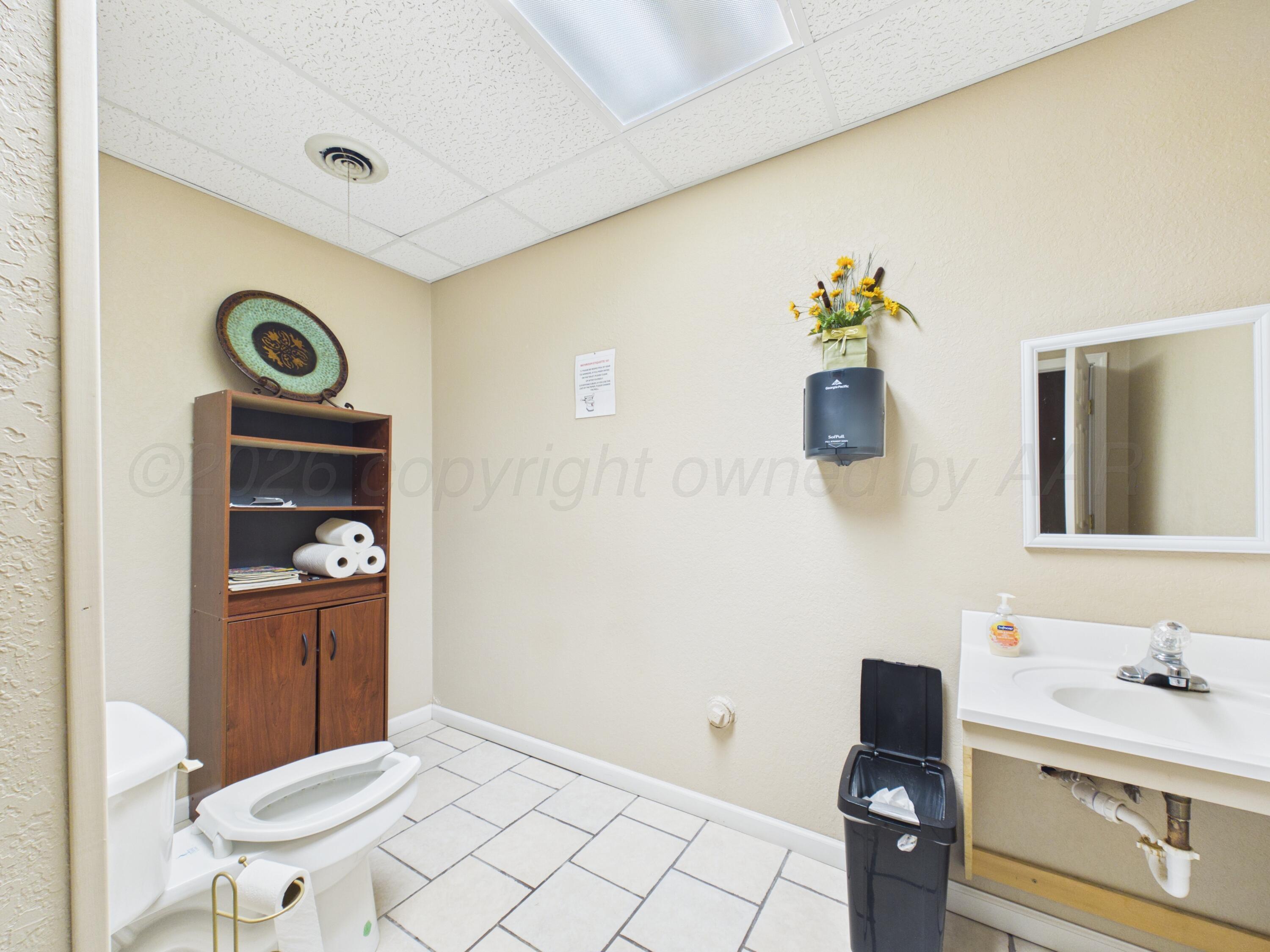 2217/2218 Perryton Parkway Property Photo 28