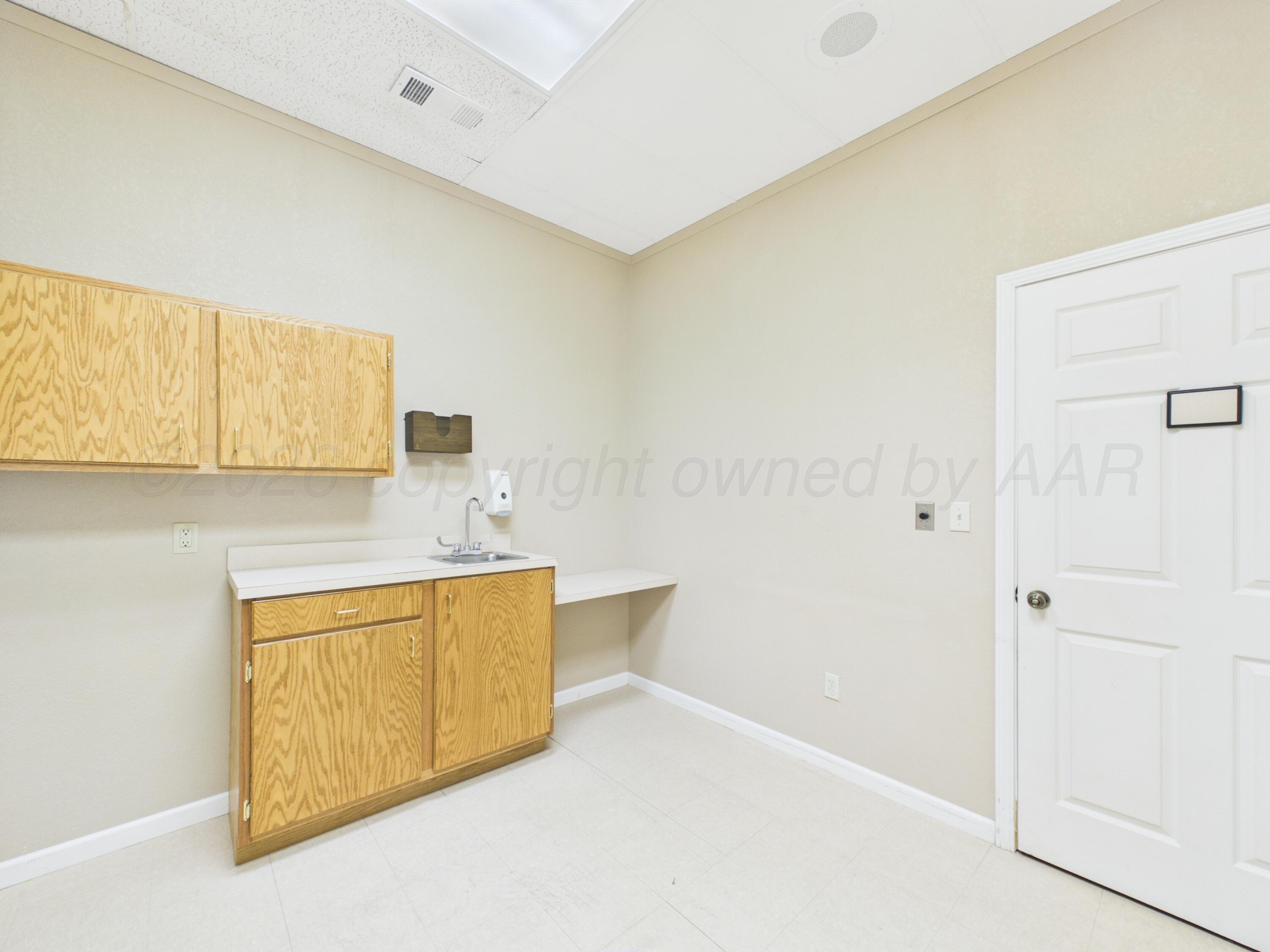 2217/2218 Perryton Parkway Property Photo 54