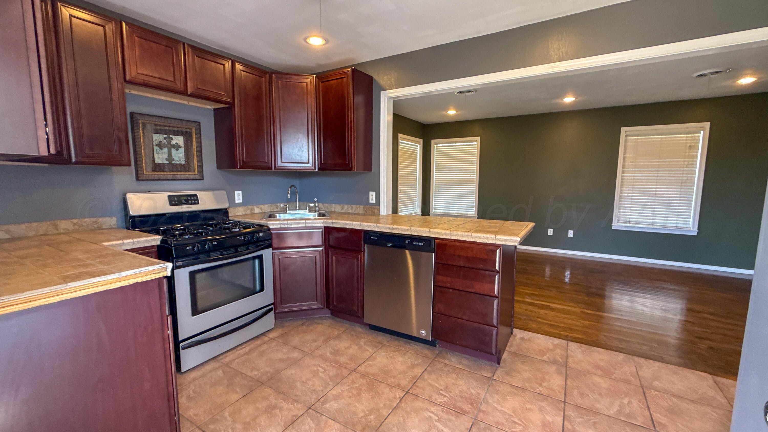 931 Elmore Street Property Photo 12