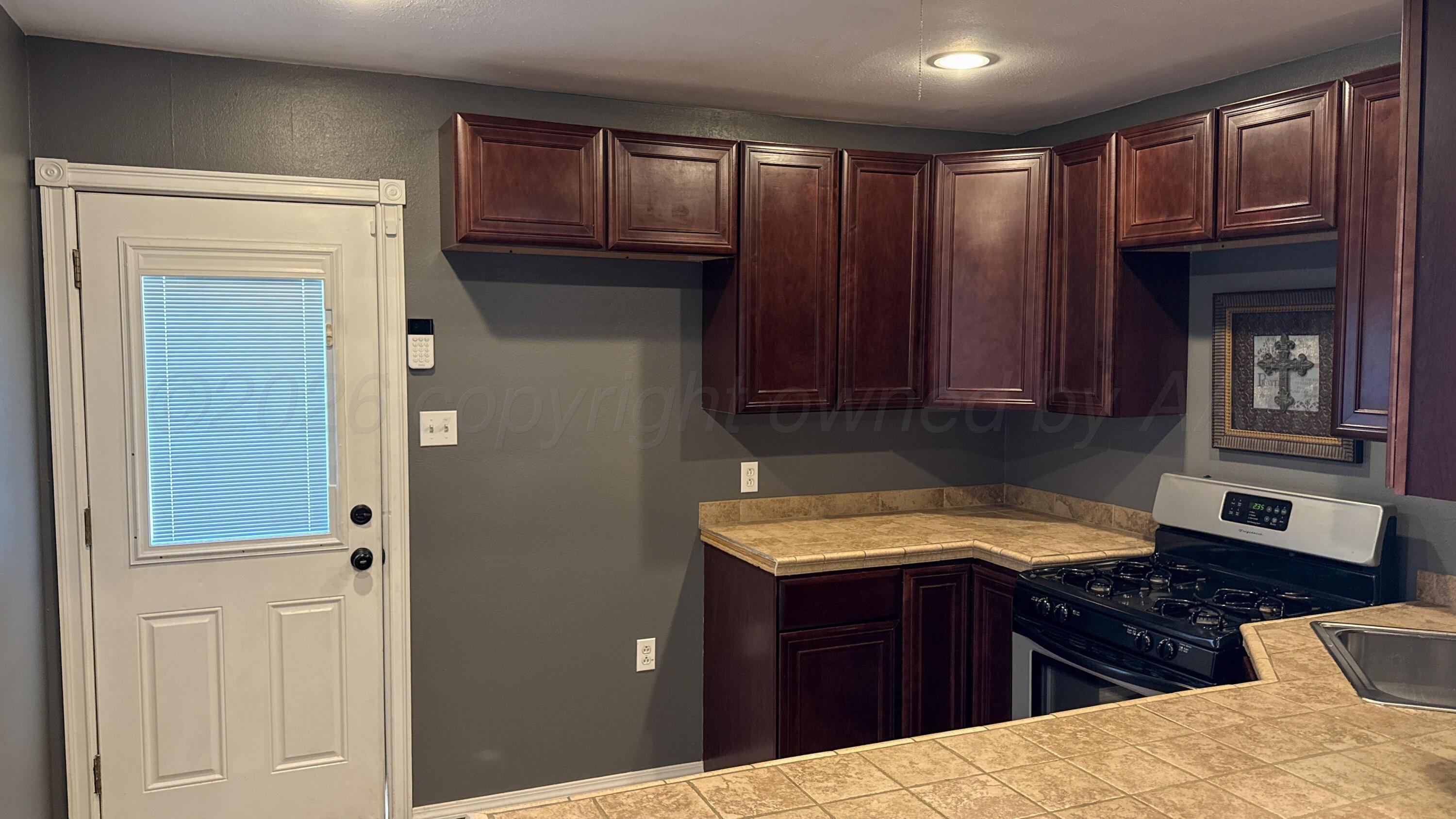 931 Elmore Street Property Photo 16