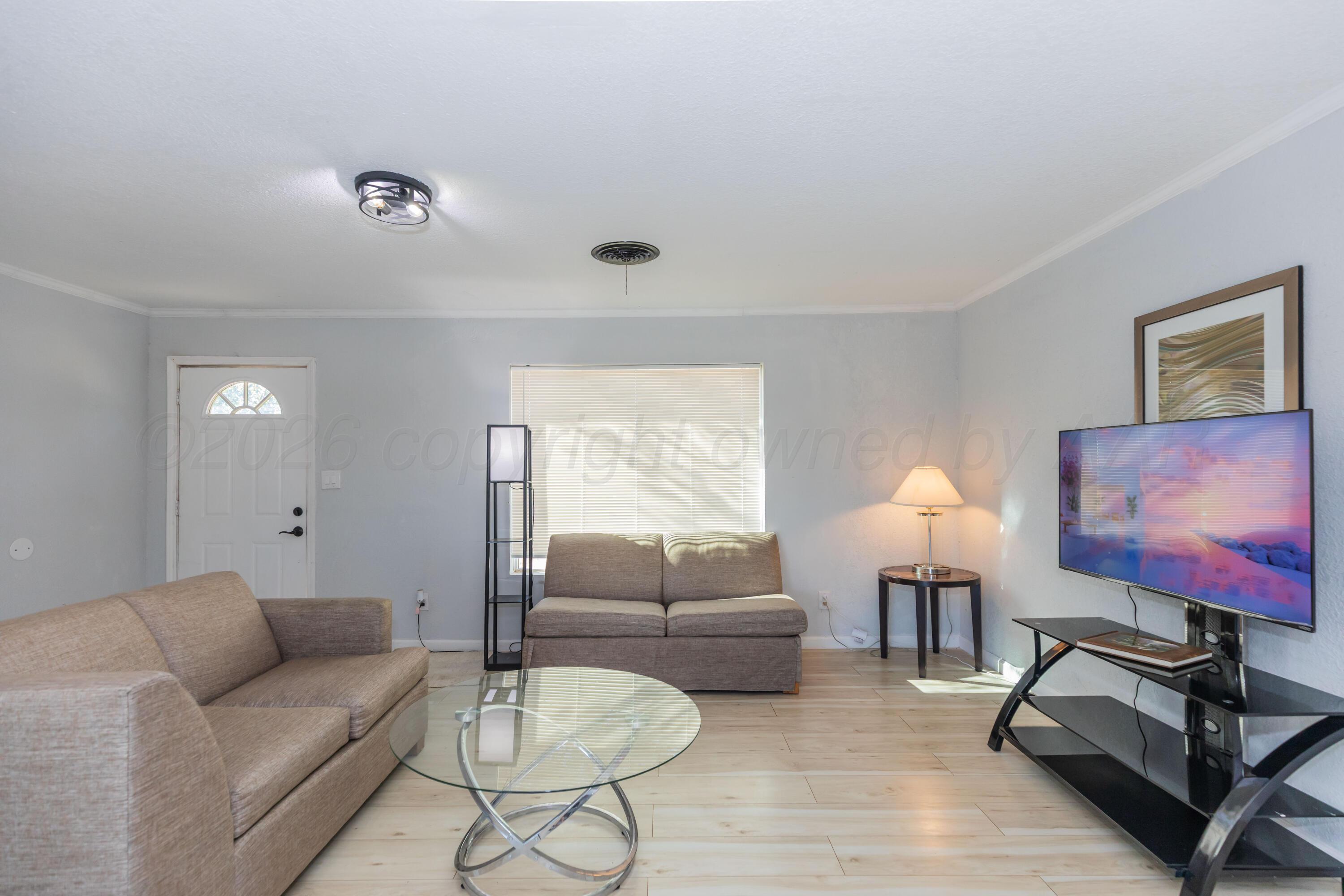 912 W Bonita Avenue Property Photo 4