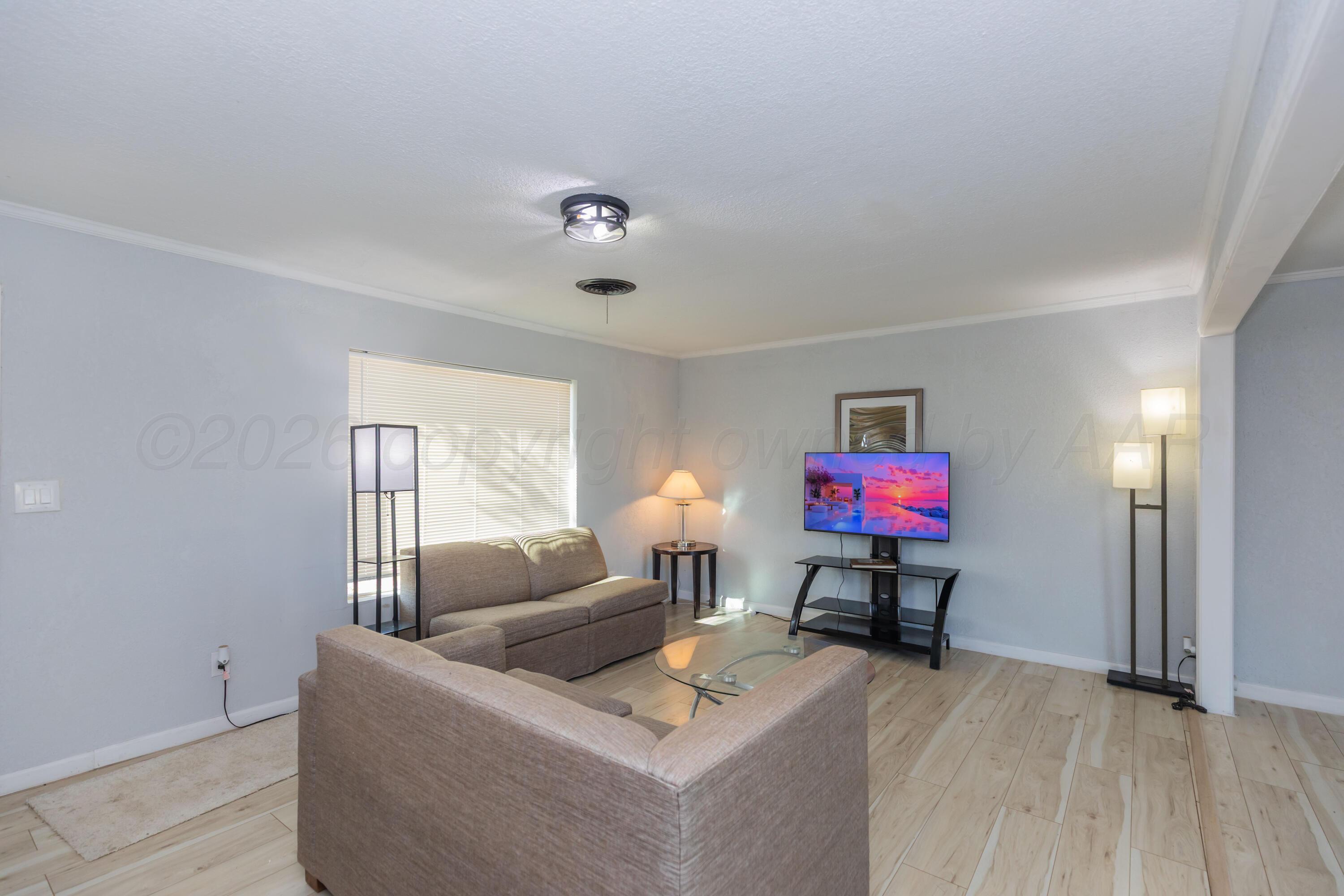 912 W Bonita Avenue Property Photo 6