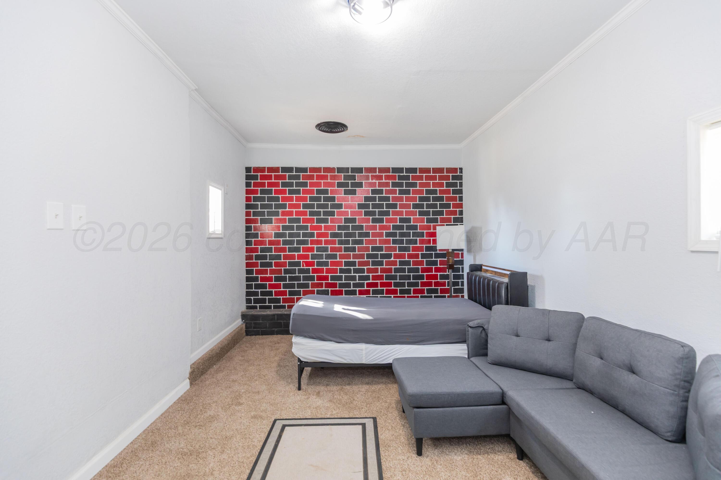 912 W Bonita Avenue Property Photo 12