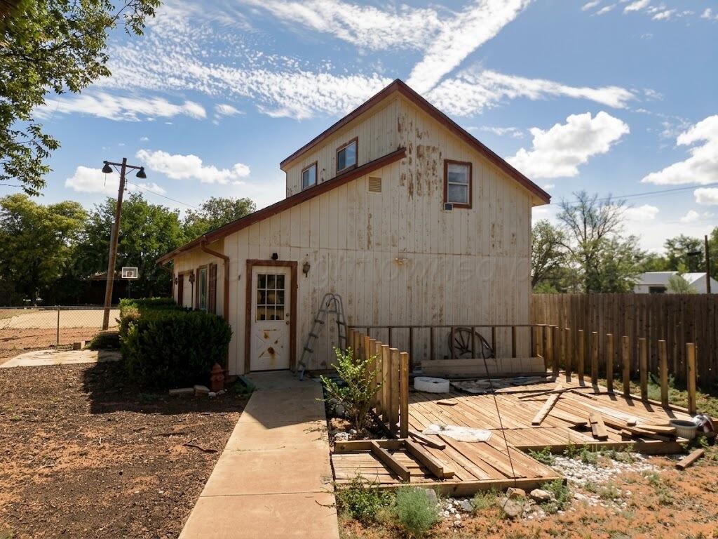 211 N 2nd Street Property Photo 6