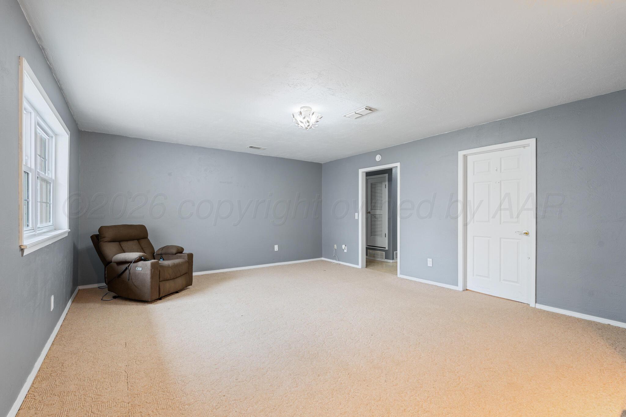 610 Avenue J Property Photo 4