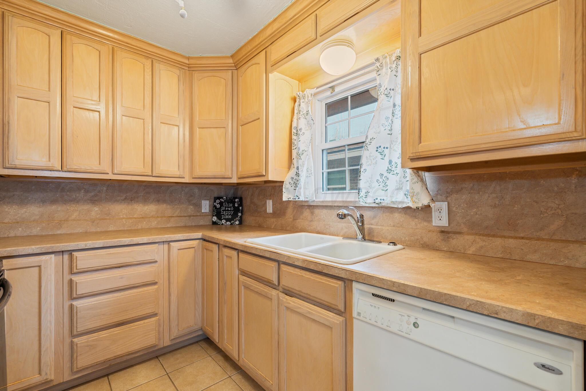 610 Avenue J Property Photo 6