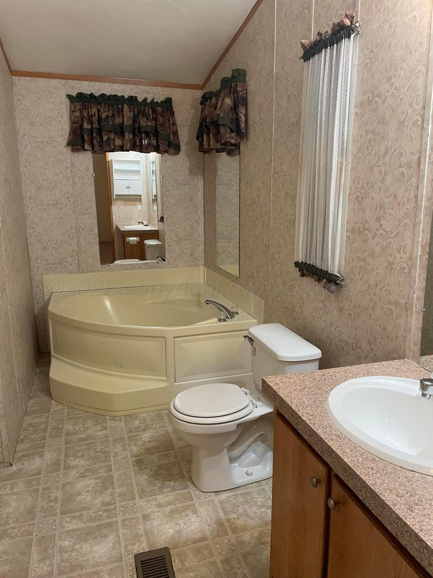 401 N Grace Street Property Photo 10