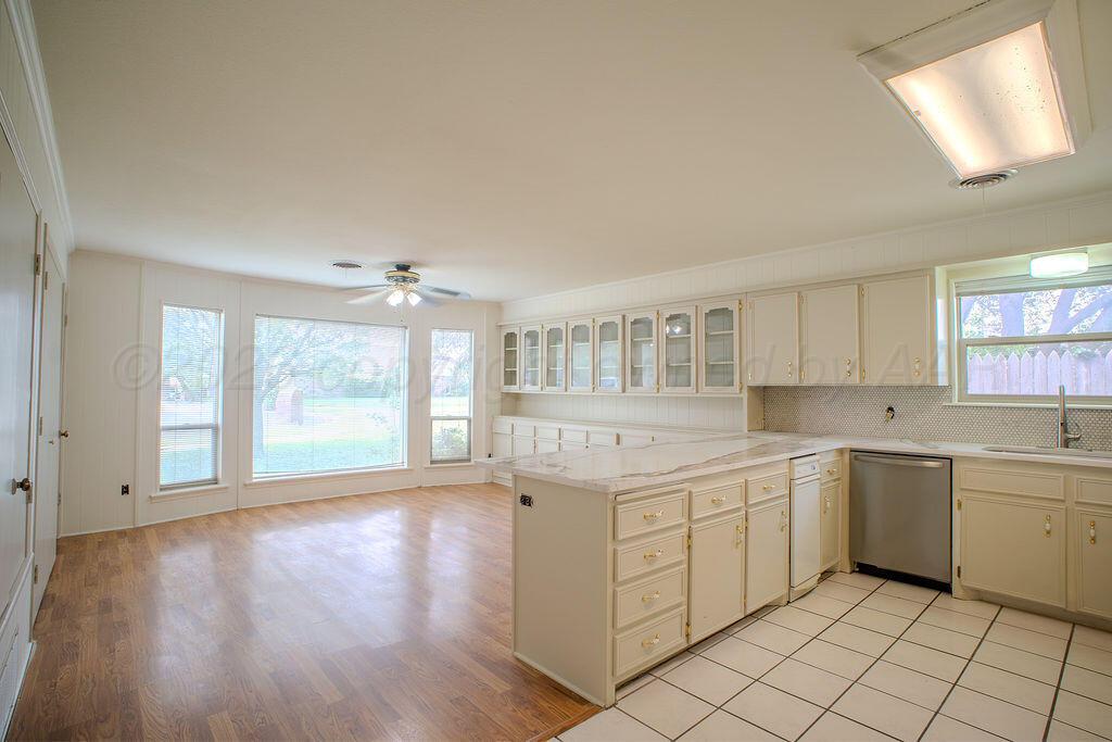 8012 Hoving Property Photo 8