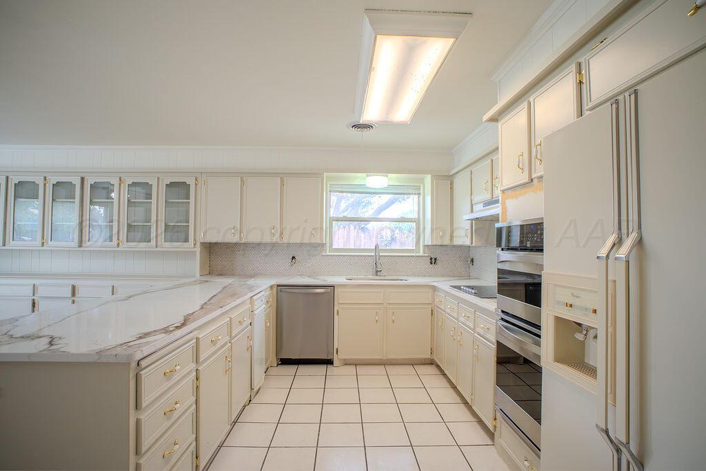 8012 Hoving Property Photo 13
