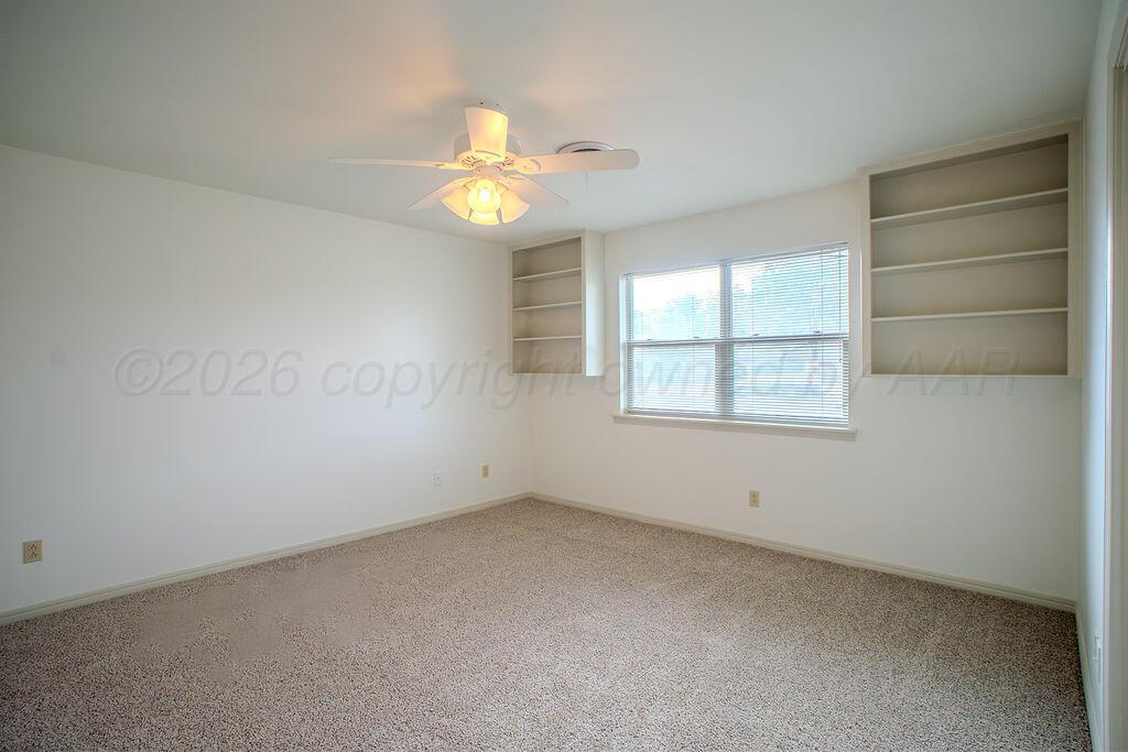 8012 Hoving Property Photo 16