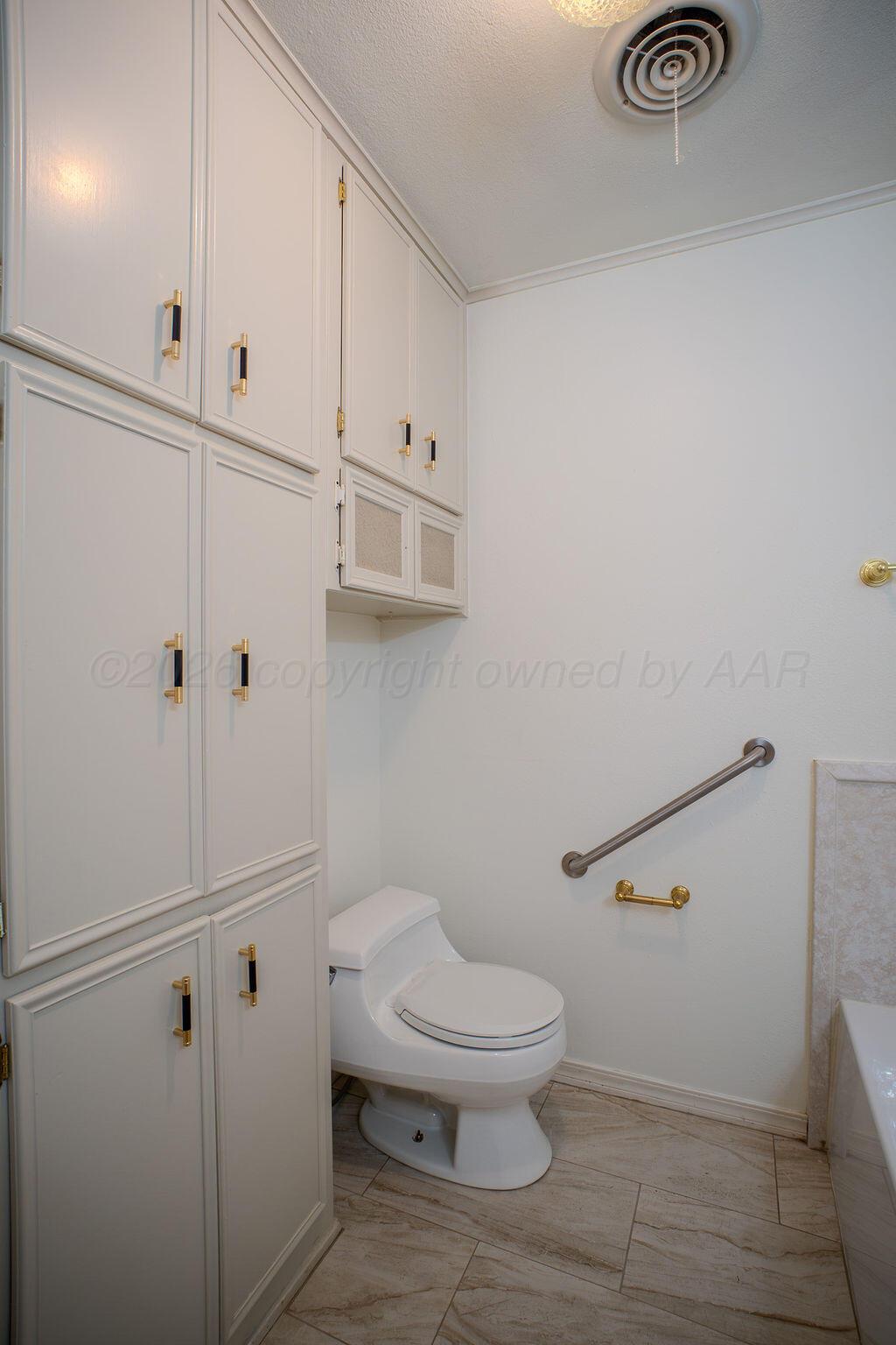 8012 Hoving Property Photo 18