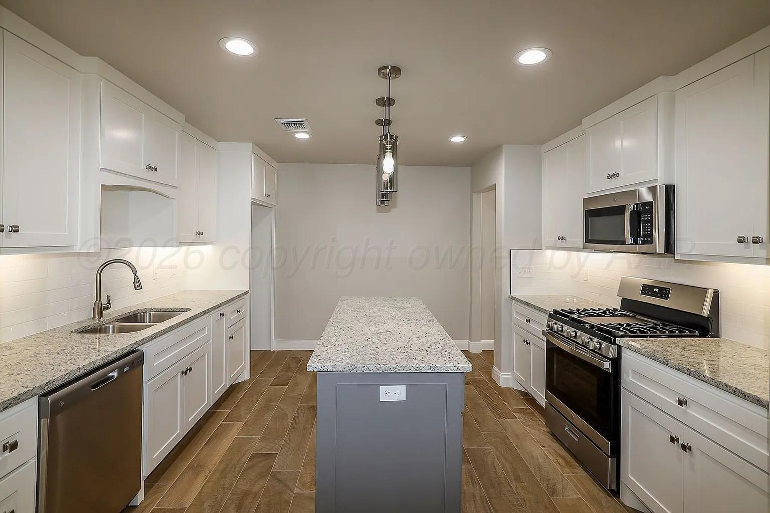 7605 Woodford Avenue Property Photo 2