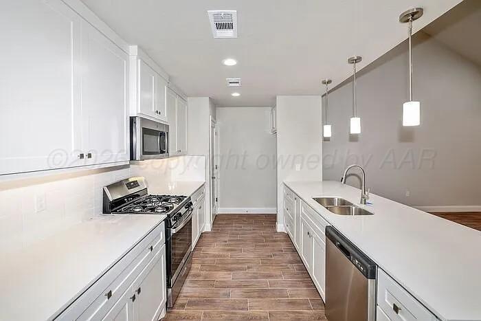 7617 Woodford Avenue Property Photo 3