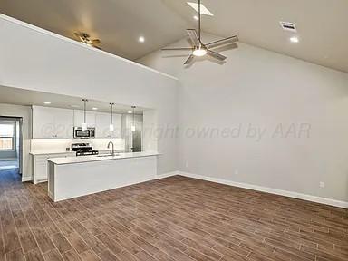 7617 Woodford Avenue Property Photo 6