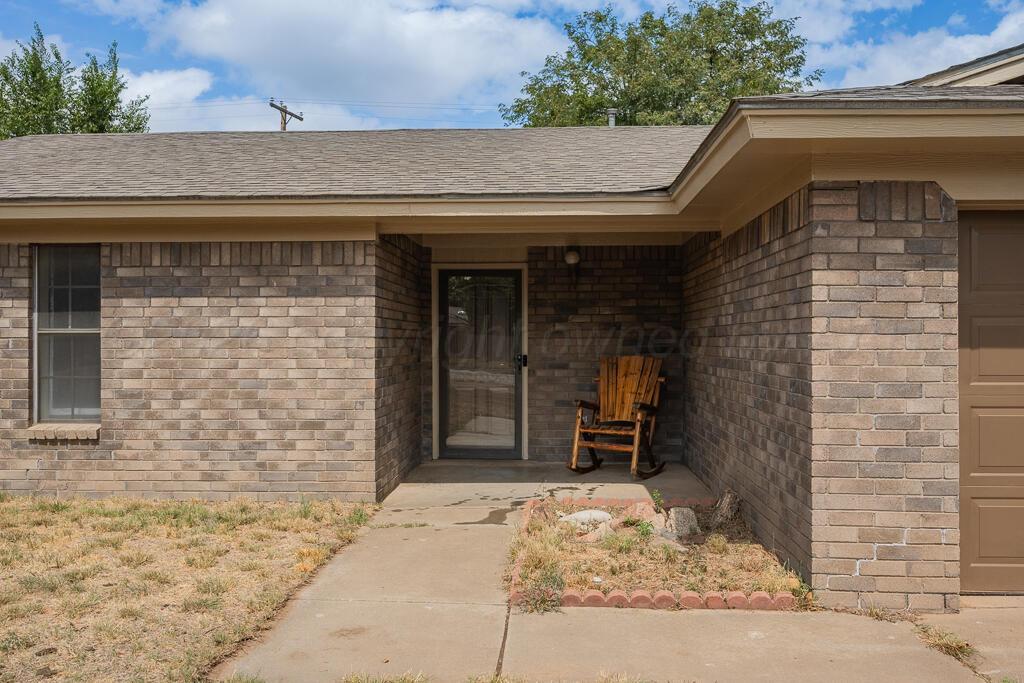 5304 Hillside Road Property Photo 4