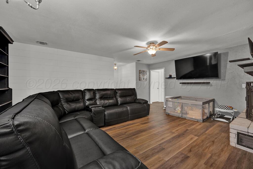5304 Hillside Road Property Photo 6