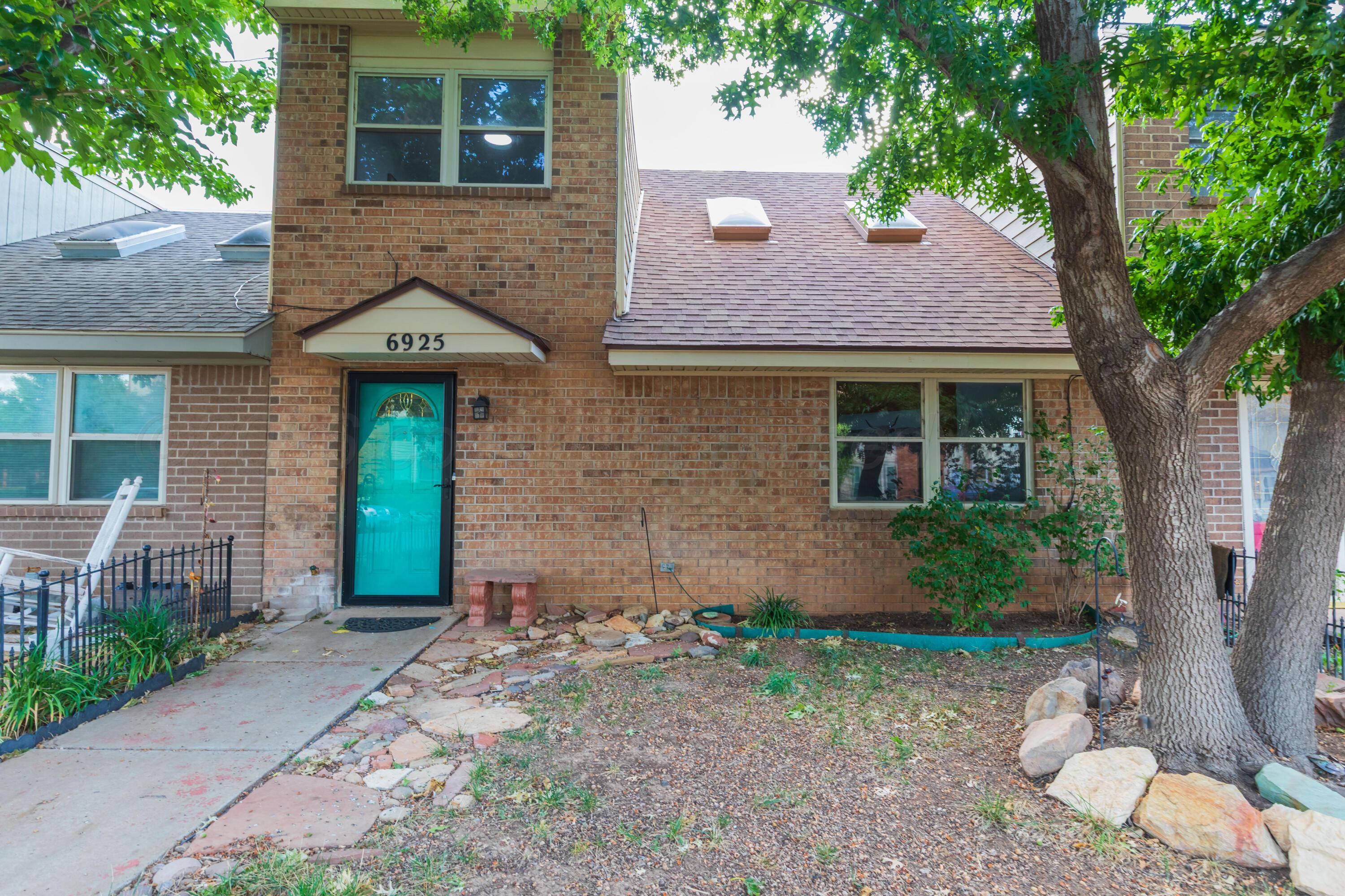 6925 Hurst Street Property Photo 2