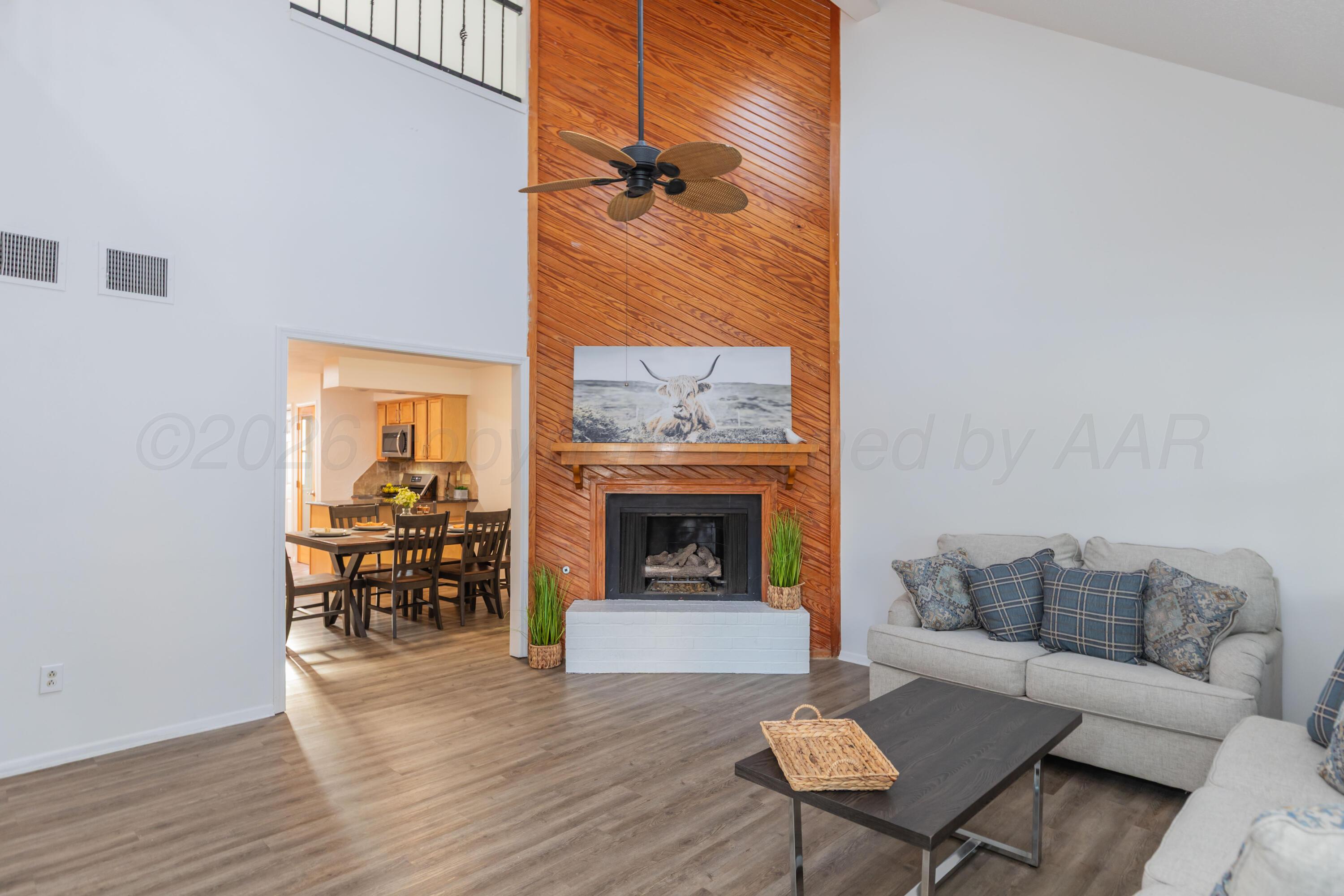 6925 Hurst Street Property Photo 6