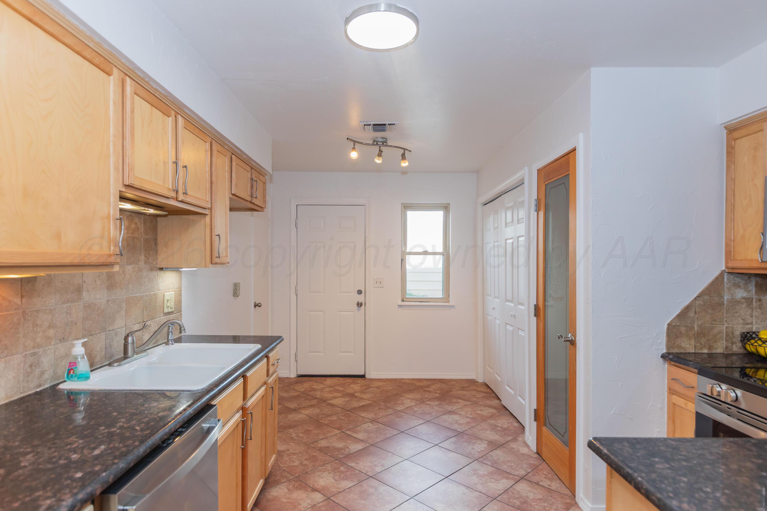 6925 Hurst Street Property Photo 11